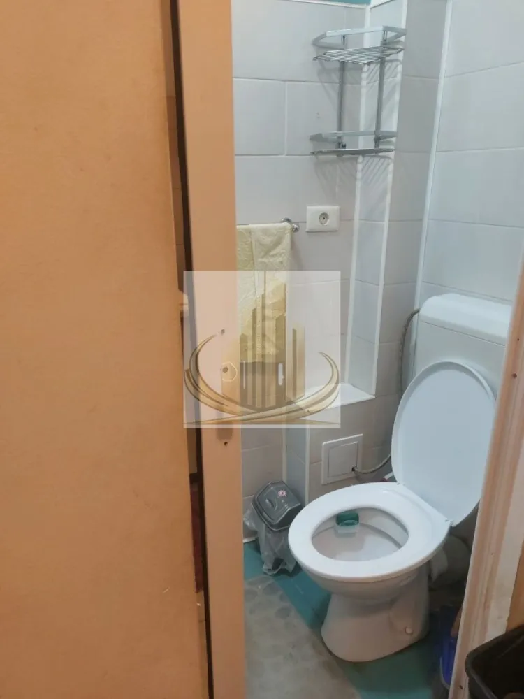 Garsonieră Zonă Traian - Grand Mobilis Imobiliare oferă spre închiriere o garsonieră situată în zona Piața Traian, ideală pentru o persoană sau un cuplu. Locuința este complet utilată și pregătită pentru mutare imediată, beneficiind de centrală proprie pe gaz, aer condiționat, conexiune la internet și utilități complete. În plus, imobilul dispune de acces la curte comună.

Garsoniera este amplasată într-o zonă liniștită și accesibilă, cu numeroase facilități în proximitate, precum parcuri, spații comerciale, mijloace de transport în comun ce facilitează accesul la centrele universitare din Timișoara , oferind astfel un stil de viață confortabil și practic.

Pentru detalii suplimentare sau programarea unei vizionări, vă rugăm să ne contactați.
ID intern: 3068553