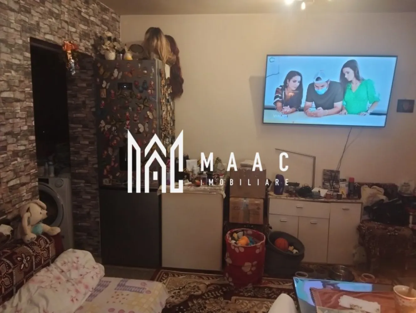 Apartament 2 camere | Mobilat și utilat | Parter | Boxă | Gusterița - Maac Imobiliare prezintă spre vânzare un apartament cochet cu 2 camere, situat la parterul unui imobil dintr-o zonă în continuă dezvoltare – Gusterița.

Locuința are o suprafață utilă de 33,5 mp și este compartimentată eficient astfel:
✔ Living cu bucătărie open-space
✔ Dormitor matrimonial
✔ Baie cu geam de aerisire
✔ Hol de acces

În plus, apartamentul dispune de o boxă la subsol de aproximativ 4 mp, ideală pentru depozitare.

Avantaje:
🔹 Se vinde complet mobilat și utilat – gata de mutat!
🔹 Zonă liniștită, cu acces facil către oraș
🔹 Aproape de mijloace de transport, magazine și alte facilități urbane

Pentru mai multe detalii sau programarea unei vizionări, precizați telefonic că ați văzut anunțul cu ID: CP2489566.