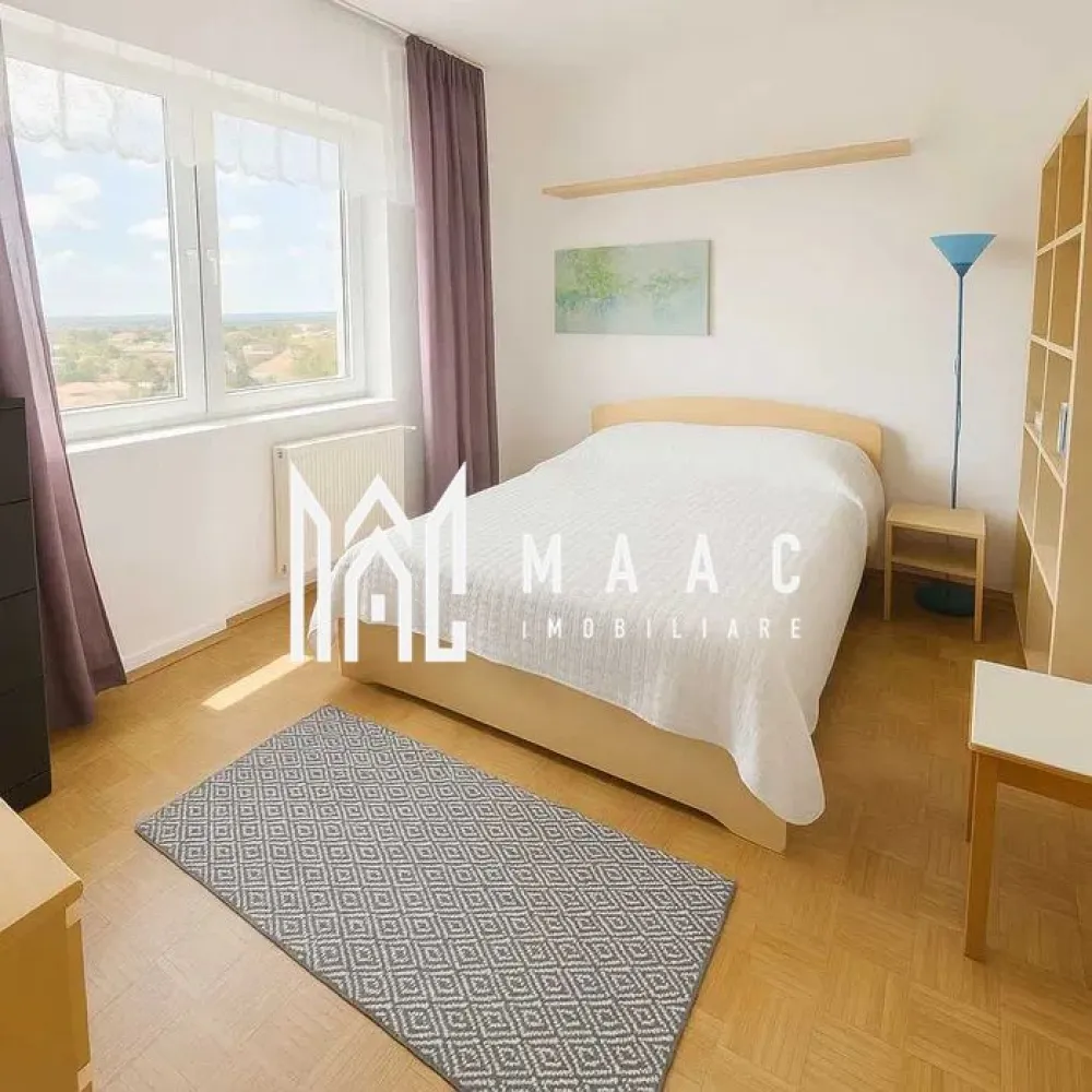 Apartament 3 Camere I Decomandat | Etaj Intermediar I Terezian - Propunem spre vânzare un apartament cu 3 camere, decomandat, cu o suprafață utilă de 87 mp, situat la etajul 5 din 8 al unui imobil cu lift din cartierul Terezian, Sibiu.

Locuința este compusă din 2 dormitoare, living, bucătărie separată, 2 băi, hol și balcon. 
Se vinde complet mobilată și utilată, exact ca în fotografii, și dispune de o pivniță ideală pentru depozitare.

Caracteristici principale:
Suprafață utilă: 87 mp
Compartimentare: decomandat
Etaj 5 din 8
Imobil cu lift
Balcon
2 băi
Pivniță
Complet mobilat și utilat
Disponibil imediat

Apartamentul este ideal atât pentru locuit, cât și pentru investiție, fiind amplasat într-o zonă cu acces facil către școli, magazine, transport public și alte puncte de interes.

Pentru mai multe detalii precizati telefonic ca ati vazut anuntul cu ID: CP2518683