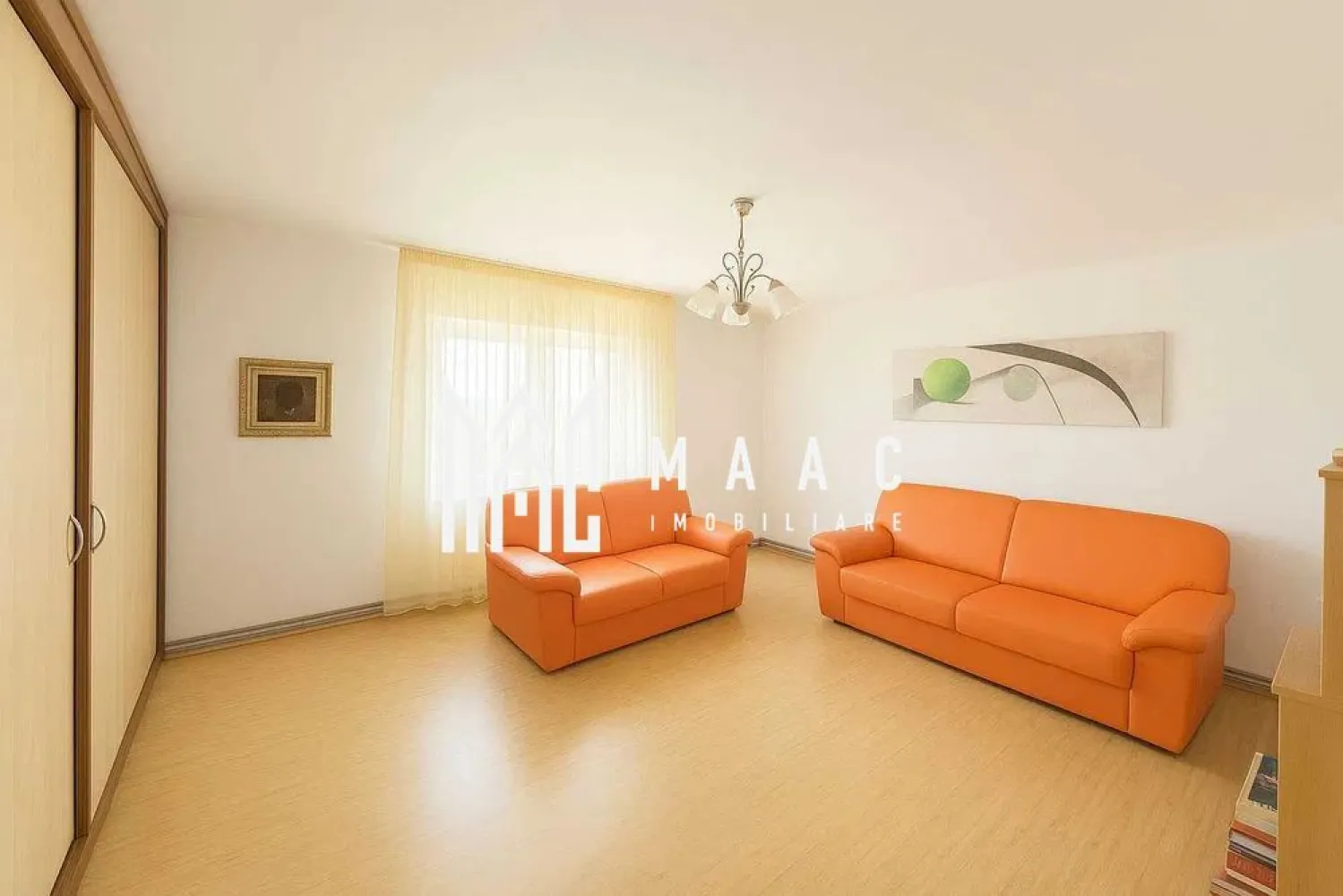 Apartament 3 Camere I Decomandat | Etaj Intermediar I Terezian - Propunem spre vânzare un apartament cu 3 camere, decomandat, cu o suprafață utilă de 87 mp, situat la etajul 5 din 8 al unui imobil cu lift din cartierul Terezian, Sibiu.

Locuința este compusă din 2 dormitoare, living, bucătărie separată, 2 băi, hol și balcon. 
Se vinde complet mobilată și utilată, exact ca în fotografii, și dispune de o pivniță ideală pentru depozitare.

Caracteristici principale:
Suprafață utilă: 87 mp
Compartimentare: decomandat
Etaj 5 din 8
Imobil cu lift
Balcon
2 băi
Pivniță
Complet mobilat și utilat
Disponibil imediat

Apartamentul este ideal atât pentru locuit, cât și pentru investiție, fiind amplasat într-o zonă cu acces facil către școli, magazine, transport public și alte puncte de interes.

Pentru mai multe detalii precizati telefonic ca ati vazut anuntul cu ID: CP2518683