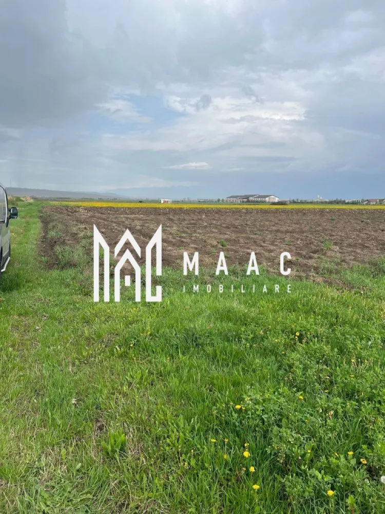 Teren de vanzare | 10.000 Mp | Sura Mica - MAAC Imobiliare vă oferă o oportunitate excelentă de investiție!
Teren de 10.000 mp situat într-o zonă în plină dezvoltare, între cartierele rezidențiale Eden și Eva,

🔹 Acces facil
🔹 Poziție avantajoasă
🔹 Potențial ridicat pentru dezvoltare imobiliară

📌 Detalii teren:

Suprafață totală: 10.000 mp
PUZ în derulare – în faza finală
16 parcele în total
Ideal pentru construcții rezidențiale sau proiecte mixte

📞 Pentru mai multe informații, vă rugăm să ne contactați, specificând ID:CP2515081