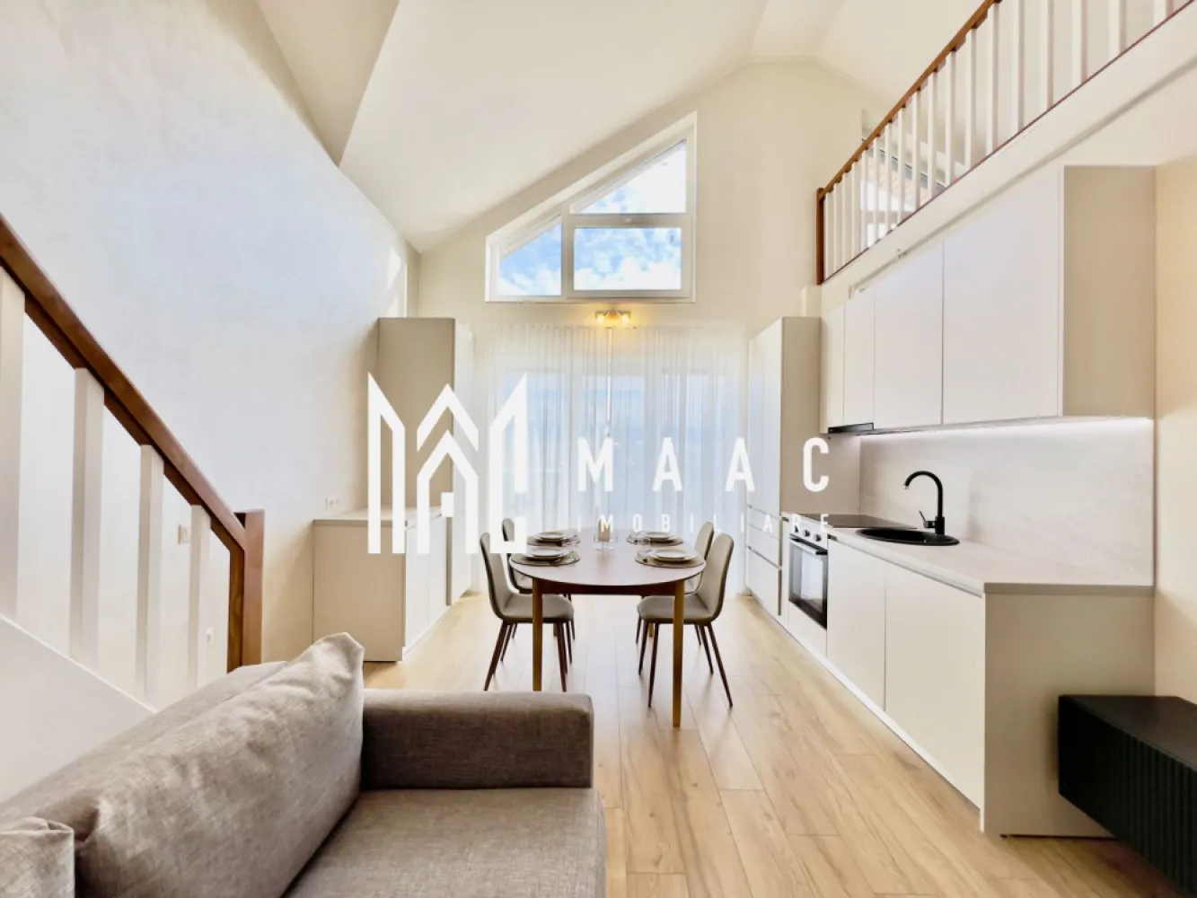 Apartament de lux 3 camere I 107 mp utili I 2 Bai - Descriere:
MAAC Imobiliare propune spre vânzare un apartament cu 3 camere, pe 2 nivele, complet mobilat și utilat, situat într-un ansamblul rezidențial minunat, în zona de Vest a orașului Sibiu.
Locuința este intabulată și disponibilă imediat. Tot ce trebuie să faci este să îți aduci hainele și să te bucuri de confortul acestei proprietăți.

Suprafață utilă: 107.20 mp
Logie: 18.46 mp cu sticlă securizată și sistem de captare a apelor
Etaj: 2 din 2

Compartimentare și dotări:
Living generos cu înălțime de 5.6 m
Bucătărie complet echipată: mașină de spălat rufe și vase, frigider, aragaz cu plită
Două băi
Dormitoare spațioase și luminoase
Jaluzele electrice
Încălzire în pardoseală pe ambele nivele
Orientare sudică cu vedere panoramică spre munți
Loc de parcare inclus

Finisaje și construcție:
Izolație cu vată bazaltică
Granit pe casa scării
Logie închisă cu sticlă securizată
Avantaje ansamblu:
45% din teren este destinat spațiilor verzi
Fațade finisate cu larice siberian și piatră naturală
Locuri de joacă amenajate în cadrul complexului

Acces facil spre oraș, fără ambuteiaje

Patru căi de acces
Locuința poate fi achiziționată și prin credit bancar.

Pentru mai multe detalii precizati telefonic ca ati vazut anuntul ID: CP2507198