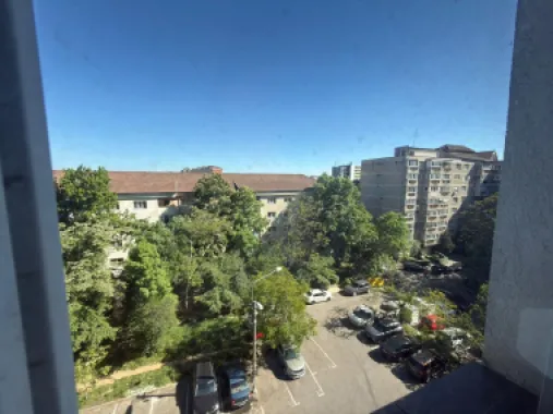 Ap 3 camere, decomandat,etaj 5 – zona Piața Rogerius.Pret 108.000 euro