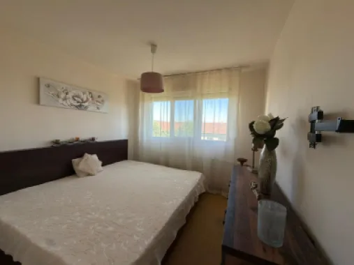 Ap 3 camere, decomandat,etaj 5 – zona Piața Rogerius.Pret 108.000 euro