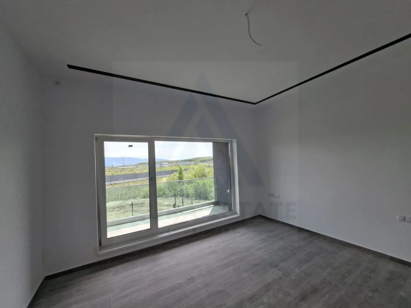 Casa premium cu teren 815 mp terasa balcon si garaj zona Selimbar
