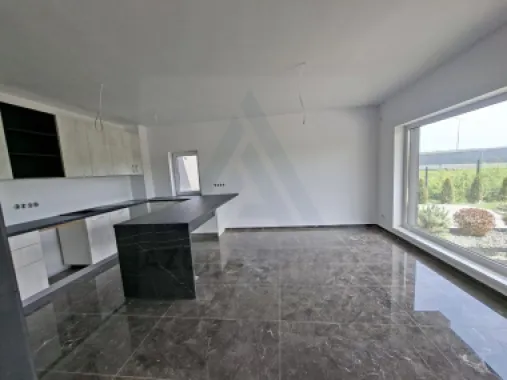 Casa premium cu teren 815 mp terasa balcon si garaj zona Selimbar
