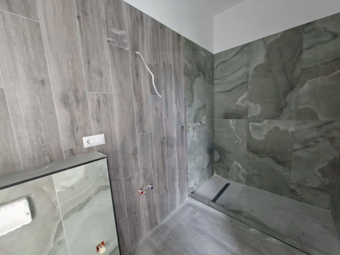 Casa premium cu teren 815 mp terasa balcon si garaj zona Selimbar