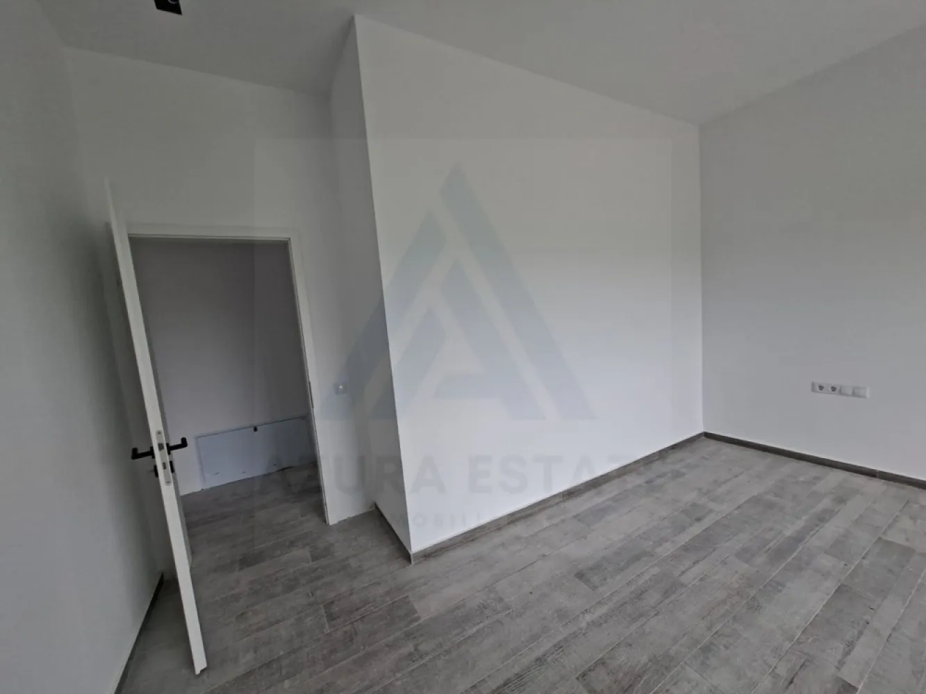 Casă moderna premium 195 mp utili cu garaj și teren 815 mp în Selimbar