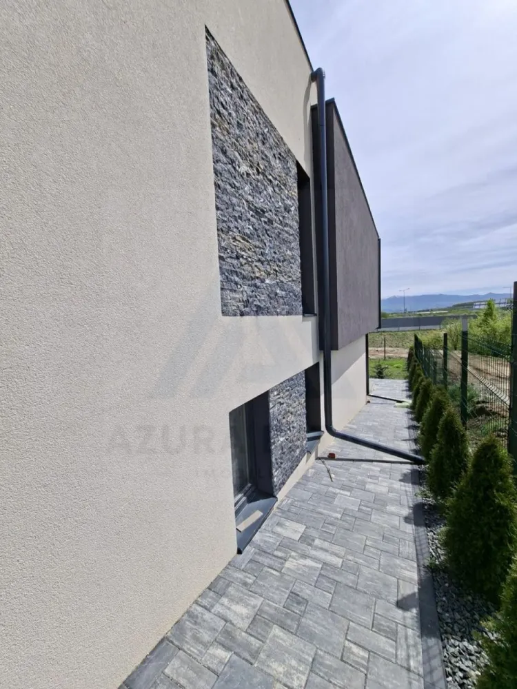 Casă moderna premium 195 mp utili cu garaj și teren 815 mp în Selimbar