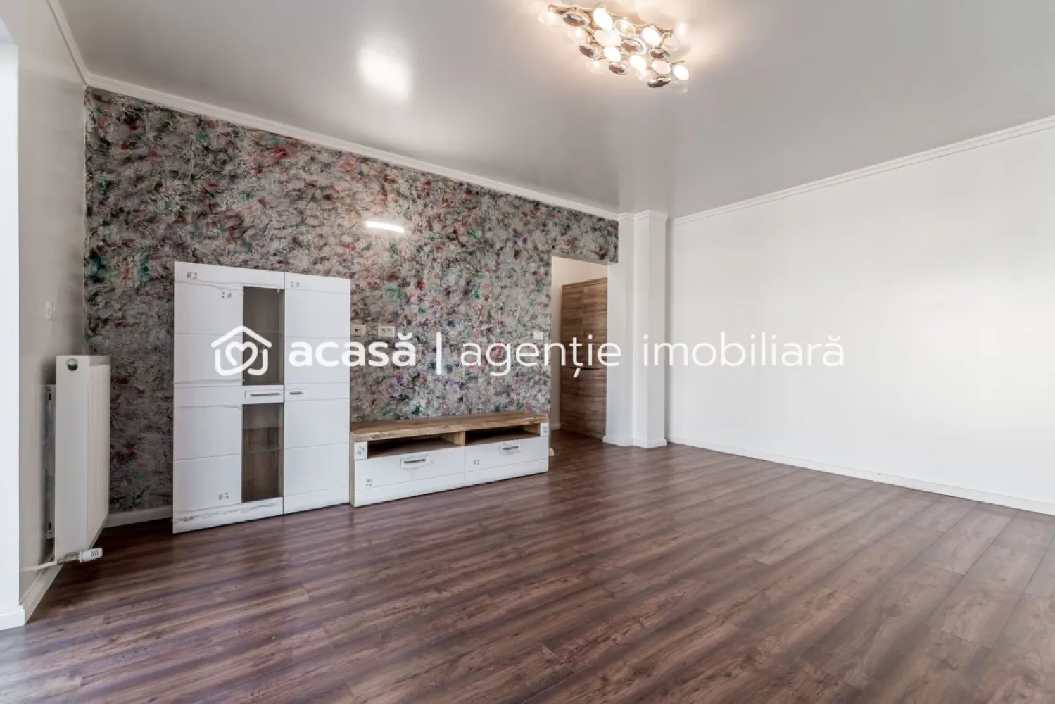 Apartament 2 camere | Etaj 2 – lângă MedLife Genesys - Se oferă spre închiriere un apartament spațios și luminos, situat la etajul 2 al unui imobil construit în 2020. 

Apartamentul este complet mobilat și utilat, pregătit pentru mutare, fiind la prima închiriere.

Detalii:
2 camere
compartimentare semidecomandată
suprafață utilă: 85 mp (conform CF)
etaj 2
balcon deschis
finisaje premium
loc de parcare inclus

Preț: 550 € / lună

Pentru mai multe informații sau programarea unei vizionări, vă rog să mă contactați:
📞 0742267773 – Andreea Szuchanszki