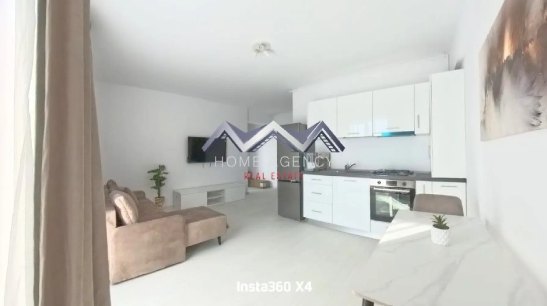 Apartament nou, mobilat, utilat, parcare si TVA incluse, comision 0 - Dacă visezi la propriul tău loc, unde confortul și liniștea se îmbină perfect, acest apartament este alegerea potrivită. Gata de mutare, complet mobilat și utilat cu piese moderne și electrocasnice noi, apartamentul îți oferă șansa unui nou început fără griji sau costuri suplimentare.

Locuința are o suprafață utilă de 46 mp, completată de un balcon generos de 4.8 mp – perfect pentru momente de relaxare. Orientarea spre Sud aduce lumină naturală pe tot parcursul zilei, iar compartimentarea inteligentă oferă un hol spațios, ușor de transformat într-o zonă suplimentară de depozitare.

Apartamentul se află la etajul 2 al unui bloc nou, cu regim redus de înălțime (P+3R), parte a unui ansamblu rezidențial modern și aerisit. Se predă complet mobilat și utilat, cu finisaje atent alese, design contemporan și un ambient plăcut, pregătit să te primească exact așa cum este. Prețul include TVA, un loc de parcare propriu și comision 0%, achiziția făcându-se direct de la dezvoltator.

Pentru cei care își doresc să-și personalizeze locuința de la zero, apartamentul este disponibil și în varianta nemobilată, la parter, la un preț avantajos.

Complexul rezidențial oferă un mediu sigur, civilizat și liniștit, cu acces controlat prin barieră și zone verzi amenajate. Este o alegere ideală pentru familii tinere, profesioniști activi sau investitori care caută un apartament complet echipat și ușor de închiriat, într-o zonă în plină dezvoltare.

Localizarea este excelentă – în centrul orașului Otopeni, cu stația Linia Albastră chiar la intrarea în complex. În imediata apropiere se află Mega Image (non-stop), Lidl, Penny, iar în curs de dezvoltare sunt noua galerie Kaufland și TM Shops. Accesul către DN1, Centura Bucureștiului, Aeroportul Henri Coandă și zona Pipera este rapid și facil.

Un alt avantaj este sprijinul complet pe care îl oferim cumpărătorilor. Beneficiezi de consultanță gratuită din partea echipei noastre, care te va ghida pas cu pas de la alegerea locuinței până la semnarea contractului, precum și de brokeraj financiar gratuit, pentru a obține cea mai avantajoasă soluție de creditare dacă ai nevoie.

Acest apartament reprezintă un echilibru perfect între confort, utilitate și poziționare excelentă – o locuință modernă, luminoasă și practică, cu un preț corect și toate beneficiile incluse.

📞 Sună acum pentru detalii și vizionare!
Te așteptăm să descoperi un loc care te va face să spui, din prima clipă: „Acasă e aici.”