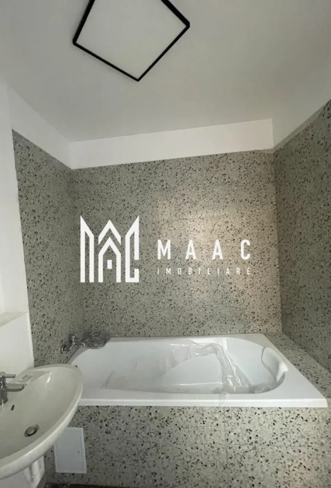 Apartament 2 camere I Balcon I Nou I Lift I Hipodrom - 🏡 Descoperiți un apartament ideal pentru locuit sau investiție! Situat într-un imobil nou, construit în 2023, acest spațiu decomandat oferă 2 camere, 60 mp utili și un nivel ridicat de confort.

✨ Caracteristici principale: 
✅ Etaj multiplu – într-un imobil modern, cu 10 etaje 
✅ 1 baie & 1 balcon – funcționalitate și spațiu suplimentar 
✅ Compartimentare eficientă – living generos, dormitor confortabil

🏠 Predare la alegere – stadiu alb sau finisat la cheie! ✔️ Ușă metalică antiefracție marca Porta-Doors ✔️ Tâmplărie PVC cu 7 camere și geam termopan LOW-E ✔️ Încălzire proprie – centrală termică Immergas & calorifere de oțel ✔️ Instalații electrice complete – tablou individual, prize & curenți slabi ✔️ Balcon, placat cu gresie antiderapantă

🏗️ Spații comune premium: 
✔️ Casa scării placată cu granit, zugrăvită în lavabilă albă
✔️ Acces securizat și lifturi electrice de ultimă generație 
✔️ Iluminare inteligentă cu senzori de mișcare 
✔️ Curte interioară cu loc privat de joacă pentru copii 
✔️ Locuri de parcare supraterane & subterane

✅ La cerere, finisaje personalizate! Gresie, faianță, parchet, obiecte sanitare și uși de interior – adaptate preferințelor dumneavoastră în limita unui buget.

📞 Contactați-ne acum pentru detalii și programarea unei vizionări, specificând ID CP2500310.
