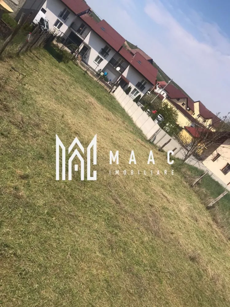 Teren | Intravilan | 500 Mp | Sura Mare - MAAC Imobiliare vă propune spre vânzare sau schimb cu un teren în – zona Fântânele/ Sibiel 
Teren intravilan cu suprafața de 500 mp, situat în localitatea Șura Mare, într-o zonă liniștită și aflată în plină dezvoltare.

📐 Caracteristici ale terenului:

Deschidere la stradă: 11 metri

Lungime: 45 metri

Terenul este împrejmuit în totalitate

Pretabil pentru construcția unei locuințe

📍 Localizare și facilități:

La 200 metri de Hotel Horeum

La 700 metri de Școala Generală

La doar 10 minute cu mașina de municipiul Sibiu

Acces facil la mijloacele de transport oferite de Primăria Șura Mare

Zona este în continuă expansiune, ideală pentru construirea unei locuințe într-un cadru liniștit, dar aproape de oraș.

📞 Pentru mai multe detalii și pentru programarea unei vizionări, vă rugăm să ne contactați specificand ID:CP2499586