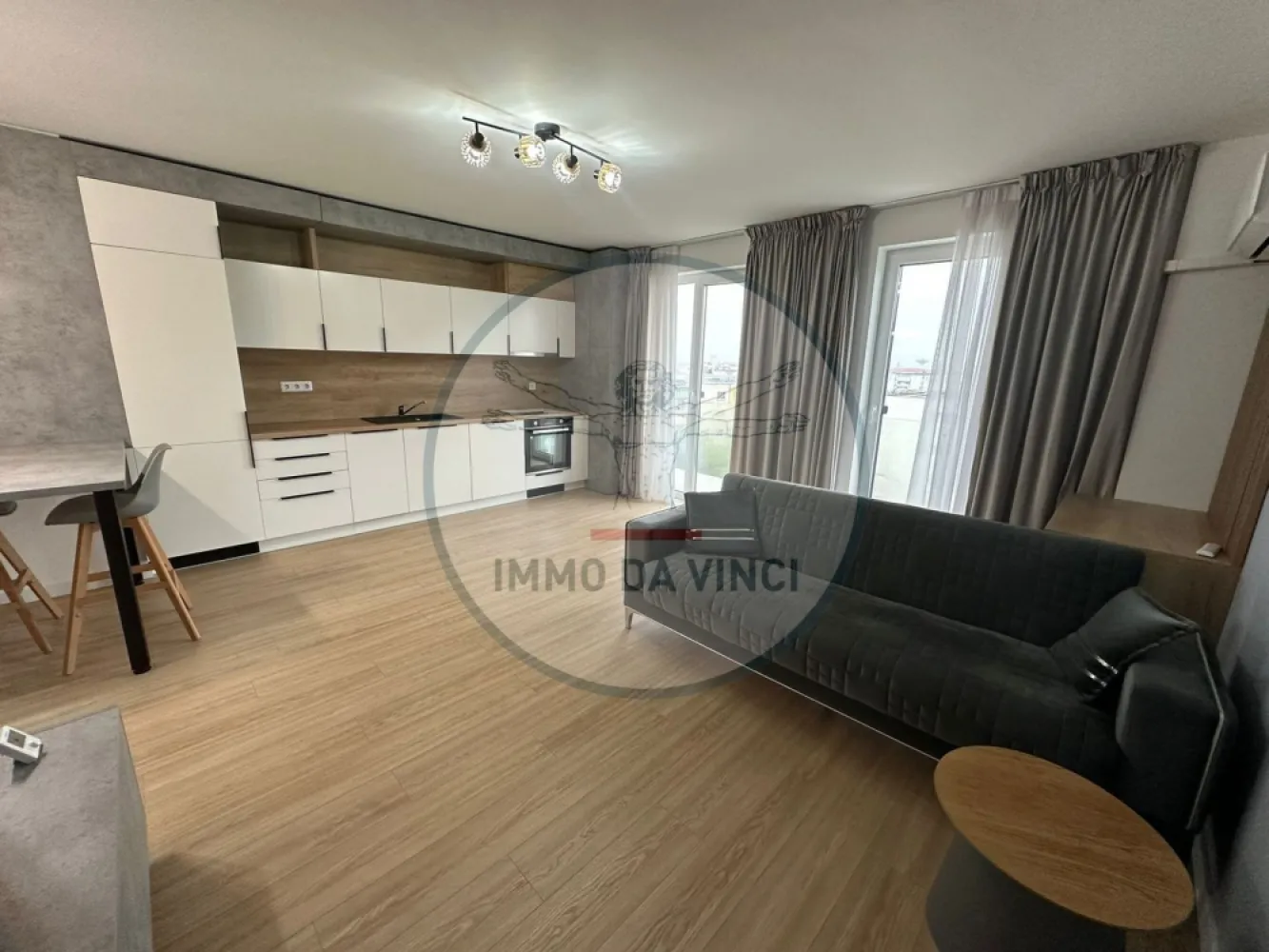 Apartament 2 camere LUX Zona Marasti Bloc NOU - ❌---DE INCHIRIAT---❌
⚠️---Zona Marasti BLOC NOU---⚠️
Apartament 2 camere , etaj intermediar
🛏️1 Dormitor | 🍲Living + Bucatarie | 🛀Baie | 🏝️1 Balcon
Apartamentul este complet mobilat si utilat modern, inclazire in pardosea, aer conditionat.
Locatie la 50m de statie de autobus, 10 minute pe jos de FSEGA, 15 min pe jos Iulius Mall.
Supermarket si cafenea la parterul blocului.
Disponibil imediat.
Contact : 0756 935 933