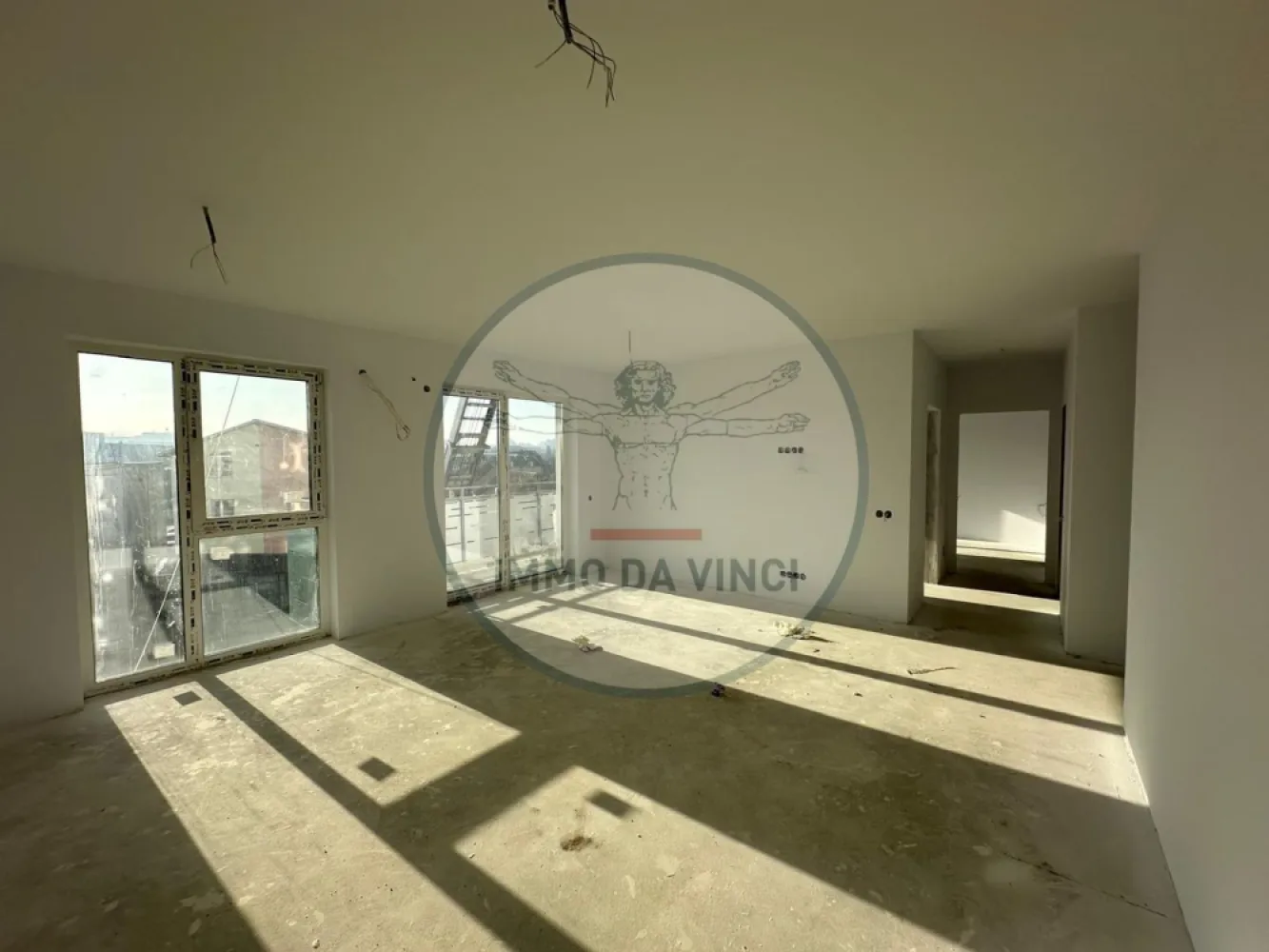 Apartament cu 3 camere, elegant și luminos – 62 mp + 10 mp balcon - Apartament cu 3 camere, elegant și luminos – 62 mp + 10 mp balcon cartier Marasti / Bulgaria
Preț: 210.000 EUR | Parcare subterană inclusă

Descoperă un apartament modern, situat la etajul 2, cu expunere sudică și vedere către oraș, retras de la zgomotul urban. Spațiul de 62 mp utili este completat de un balcon generos de 10 mp, perfect pentru relaxare.

Compartimentare practică:
Living luminos cu bucătărie open space
2 dormitoare confortabile unul matrimonial cu baie proprie
2 băi moderne
Balcon spațios cu priveliște către curtea interioară

Dotări și finisaje premium:
Încălzire în pardoseală
Ferestre Rehau cu sticlă tripan
Ușă metalică de intrare
Finisaje în tonuri neutre, pereți zugrăviți cu lavabil alb
Avantaj suplimentar: loc de parcare în subteran inclus în preț.

Contactează-ne pentru detalii și vizionări:
📞 0756 935 933 | 0749 367 179