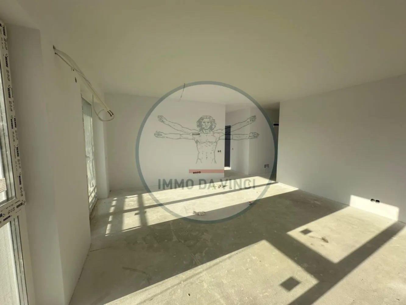 Apartament cu 3 camere, elegant și luminos – 62 mp + 10 mp balcon - Apartament cu 3 camere, elegant și luminos – 62 mp + 10 mp balcon cartier Marasti / Bulgaria
Preț: 210.000 EUR | Parcare subterană inclusă

Descoperă un apartament modern, situat la etajul 2, cu expunere sudică și vedere către oraș, retras de la zgomotul urban. Spațiul de 62 mp utili este completat de un balcon generos de 10 mp, perfect pentru relaxare.

Compartimentare practică:
Living luminos cu bucătărie open space
2 dormitoare confortabile unul matrimonial cu baie proprie
2 băi moderne
Balcon spațios cu priveliște către curtea interioară

Dotări și finisaje premium:
Încălzire în pardoseală
Ferestre Rehau cu sticlă tripan
Ușă metalică de intrare
Finisaje în tonuri neutre, pereți zugrăviți cu lavabil alb
Avantaj suplimentar: loc de parcare în subteran inclus în preț.

Contactează-ne pentru detalii și vizionări:
📞 0756 935 933 | 0749 367 179