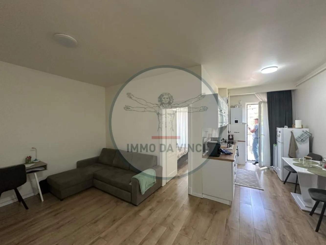 Apartament 3 camere Zona Marasti | Arte Plastice | Iulius Mall - 🏡 De vânzare | Apartament 3 camere – Mărăști, Cluj-Napoca
📍 Situat în inima cartierului Mărăști, la doar 10 minute de FSEGA și Iulius Mall, acest apartament de 57 mp utili + 6 mp balcon etaj 1 este ideal pentru locuit sau investiție.
🛏️ 2 dormitoare luminoase cu dressing + living generos
🍴 Bucătărie și baie modernă
🔥 Centrală termică proprie, incalzire in pardosea
🏠 2 locuri de parcare subterana
💡 Se poate achiziționa cu preluare de chiriași, oferind venit imediat pentru investitori, atat cash cat si credit.
Zonă liniștită, aproape de transport, magazine, bănci și servicii.
📞 Contact: 0756 935 933 sau 0749 367 179