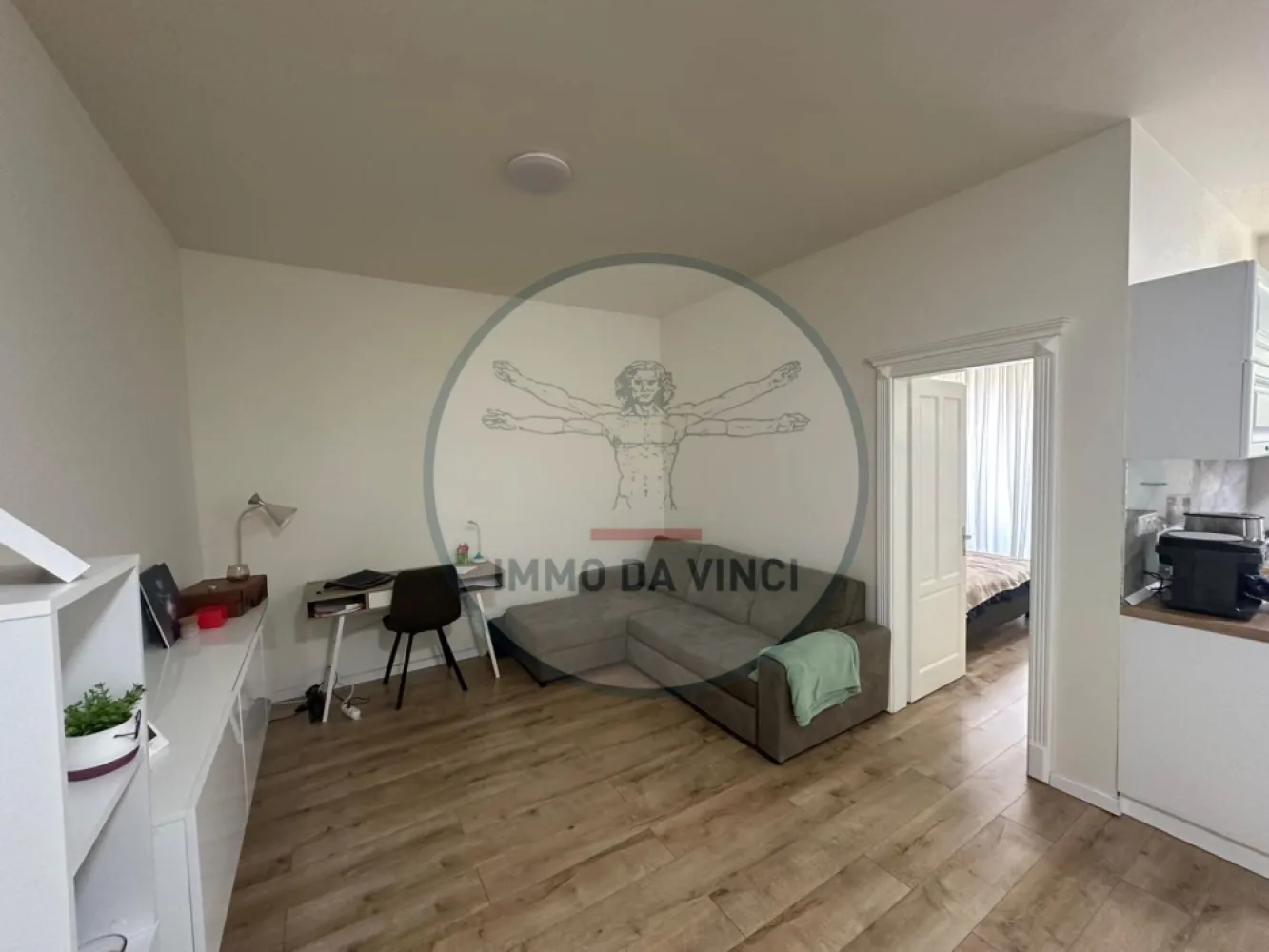 Apartament 3 camere Zona Marasti | Arte Plastice | Iulius Mall - 🏡 De vânzare | Apartament 3 camere – Mărăști, Cluj-Napoca
📍 Situat în inima cartierului Mărăști, la doar 10 minute de FSEGA și Iulius Mall, acest apartament de 57 mp utili + 6 mp balcon etaj 1 este ideal pentru locuit sau investiție.
🛏️ 2 dormitoare luminoase cu dressing + living generos
🍴 Bucătărie și baie modernă
🔥 Centrală termică proprie, incalzire in pardosea
🏠 2 locuri de parcare subterana
💡 Se poate achiziționa cu preluare de chiriași, oferind venit imediat pentru investitori, atat cash cat si credit.
Zonă liniștită, aproape de transport, magazine, bănci și servicii.
📞 Contact: 0756 935 933 sau 0749 367 179