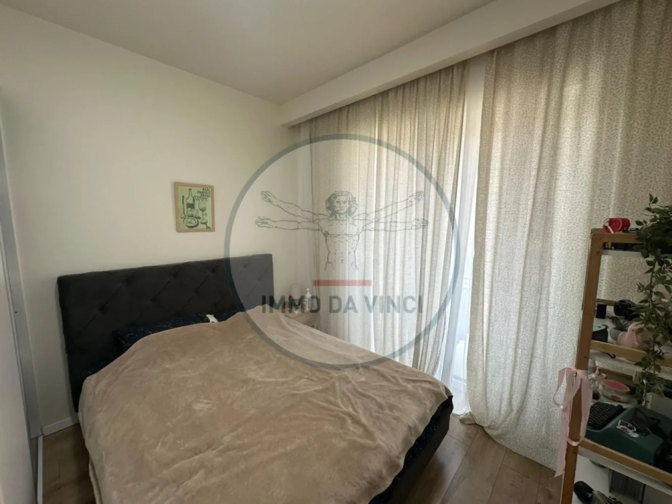 Apartament 3 camere Zona Marasti | Arte Plastice | Iulius Mall - 🏡 De vânzare | Apartament 3 camere – Mărăști, Cluj-Napoca
📍 Situat în inima cartierului Mărăști, la doar 10 minute de FSEGA și Iulius Mall, acest apartament de 57 mp utili + 6 mp balcon etaj 1 este ideal pentru locuit sau investiție.
🛏️ 2 dormitoare luminoase cu dressing + living generos
🍴 Bucătărie și baie modernă
🔥 Centrală termică proprie, incalzire in pardosea
🏠 2 locuri de parcare subterana
💡 Se poate achiziționa cu preluare de chiriași, oferind venit imediat pentru investitori, atat cash cat si credit.
Zonă liniștită, aproape de transport, magazine, bănci și servicii.
📞 Contact: 0756 935 933 sau 0749 367 179