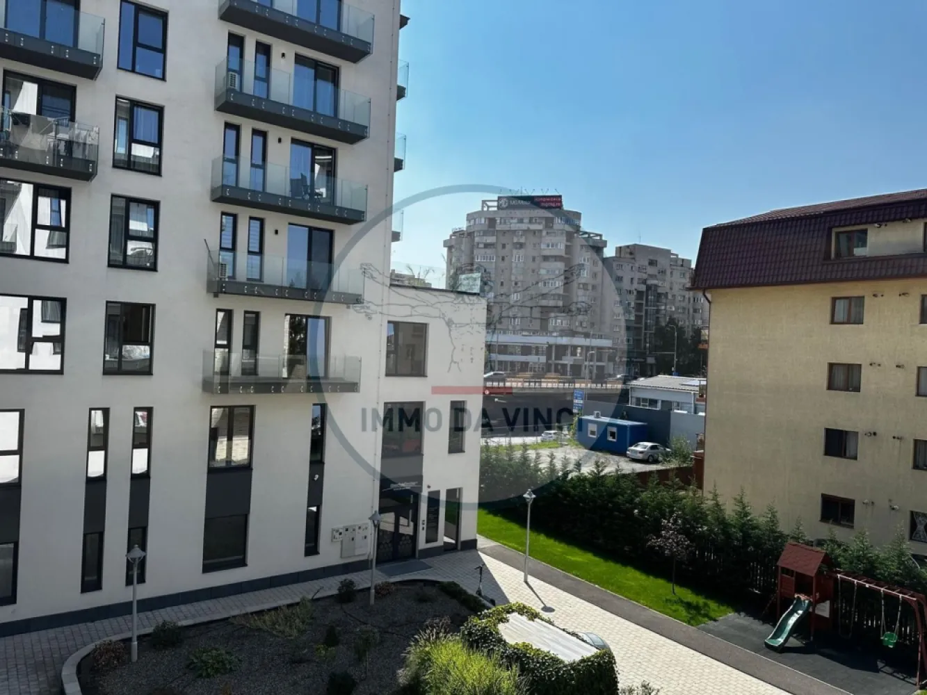 Locație de TOP! Spațiu comercial 194 mp în Bloc Nou - 🌟 OPORTUNITATE PREMIUM | Spații 194 mp lângă Iulius Mall! 🌟

Cauți locația perfectă pentru succesul afacerii tale? 🚀 Îți prezentăm două spații excepționale situate în Cartierul Mărăști, zona Iulius Mall, într-un imobil nou, finalizat și pregătit pentru viitorul tău sediu! 

📍 LOCALIZARE: Zonă efervescentă, acces facil, transport în comun la doi pași! 🚌💨

📐 COMPARTIMENTARE INTELIGENTĂ (194 mp):
Spațiul este optimizat pentru a oferi confort și eficiență maximă:
✨ 150.7 mp – Zonă Open Space: Un spațiu vast și luminos, perfect pentru birouri, activități recreative sau showroom. 💻🏢
📦 17.7 mp – Spațiu Depozitare / Tehnic: Ideal pentru servere, arhivă sau stocare materiale. 🛠️
🚹 8.8 mp – Grup Sanitar Masculin 🚻
🚺 10.5 mp – Grup Sanitar Feminin 🚻
👣 6.9 mp – Hol de acces / Primire 🚪

💎 SPECIFICAȚII TEHNICE:
✅ Disponibilitate: Etajul 1 sau Etajul 2.
✅ Stadiu: Semifinisat – libertate totală de personalizare! 🎨
✅ Utilități: Toate instalațiile sunt trase pe poziții. 🔌
✅ Documentație: Bloc nou, finalizat, cu CF (Carte Funciară). 📑

🛠️ IDEAL PENTRU:
💻 IT / Corporate: Birouri moderne cu multă lumină naturală.
🩺 Clinică / Cabinete: Compartimentare gata de adaptat.
🧸 Educație: Loc de joacă sau after-school.
🏋️ Fitness / Yoga: Suprafață generoasă fără stâlpi restrictivi.

✨ DE CE ACEST SPAȚIU?
Este o „pânză albă” într-o locație de top, unde infrastructura tehnică este deja rezolvată, permițându-ți să te concentrezi doar pe designul interior! 📈
Pentru a avea o idee despre cum ar putea fi amenajat spatiul va pun la dispozitie cateva randari.

💰 INVESTEȘTE SMART!
📞 Contactează-ne pentru detalii sau vizionări:
☎️ 0749 367 179
☎️ 0756 935 933
📌 Nu rata șansa de a-ți poziționa business-ul într-o zonă de referință a Clujului! 📲