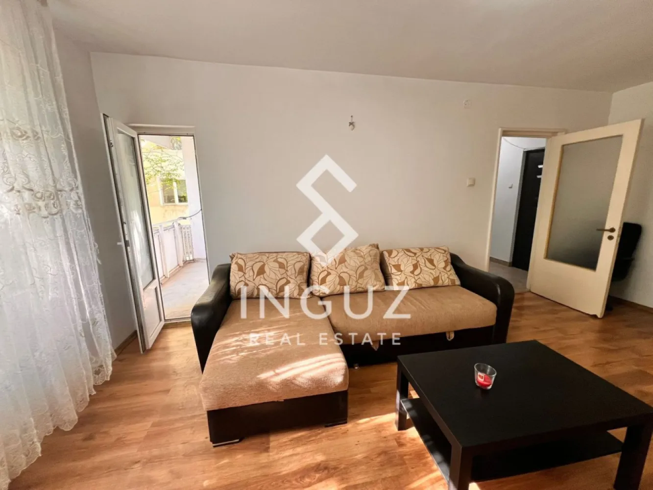 Apartament 2 camere de închiriat – Apărătorii Patriei | Metrou 5 min | - Apartament 2 camere de închiriat – Apărătorii Patriei | Metrou 5 min | Renovat complet

Se oferă spre închiriere un apartament cu 2 camere, proaspăt renovat și complet mobilat, situat într-o zonă liniștită, la doar 5 minute de metrou Apărătorii Patriei.

Apartamentul este ideal pentru locuire confortabilă, fiind potrivit atât pentru studenți, cât și pentru un cuplu sau persoane active.

Detalii apartament:

• Suprafață: 54 mp
• Etaj: 2
• Compartimentare: 2 camere
• Complet mobilat și utilat

Dotări:

• Frigider
• Aragaz
• Mașină de spălat
• Interfon

Zonă – Apărătorii Patriei

Apartamentul este amplasat într-o zonă bine conectată și liniștită din sudul Bucureștiului, cu acces rapid către toate punctele importante din oraș.

• 5 minute de metrou Apărătorii Patriei
• Aproape de Universitatea Spiru Haret
• Supermarketuri (Mega Image, Profi, Lidl)
• Restaurante, cafenele și servicii
• Farmacii, bănci, facilități zilnice
• Bloc curat și vecini liniștiți

Avantaje:

• Apartament proaspăt renovat
• Zonă sigură și liniștită
• Acces rapid la transport
• Ideal pentru locuire pe termen lung