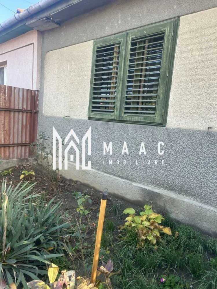 Apartament La Casa I 2 Camere I Curte I De Renovat I Lazaret - Se oferă spre vânzare apartament la casă, situat în zona Lazaret, într-o curte comună cu doar 2 familii, oferind un nivel ridicat de intimitate și liniște.

Proprietatea este ideală pentru cei care își doresc o locuință la casă, cu grădină proprie și posibilitatea de a o amenaja complet după propriul stil.

Caracteristici:
2 camere
Baie proprie
Anexe
Grădină proprie
Curte comună restrânsă

Avantaje:
Doar 2 familii în curte – intimitate sporită
Spațiu exterior propriu
Zonă liniștită, cu acces facil către oraș
Potrivit pentru locuință sau investiție

Punct forte:

Proprietatea necesită renovare, oferind libertatea de a fi reamenajată integral, fără compromisuri, exact după preferințele noului proprietar

O oportunitate pentru cei care caută o locuință la casă, cu potențial real de personalizare, într-o zonă bine cotată din Sibiu.

Pentru informati si vizionari : CP3069253