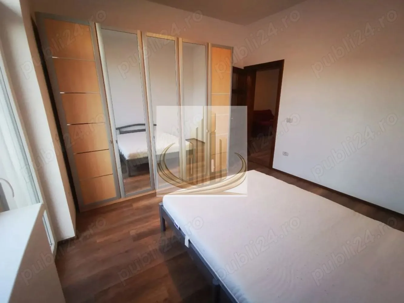 Apartament 2 camere modern, bloc nou, zonă liniștită – Lugojului, lâng - Grand Mobilis Imobiliare vă propune spre închiriere un apartament modern cu 2 camere, situat într-un bloc nou, în zona Lugojului, în imediata apropiere a Pădurii Verzi.

Locuința este amplasată într-un cartier rezidențial nou, format din blocuri și vile, oferind un ambient liniștit și numeroase locuri de parcare.

Caracteristici:
 • bloc izolat termic, cu costuri reduse de întreținere
 • încălzire în pardoseală
 • centrală proprie pe gaz
 • aer condiționat
 • imobil cu regim de înălțime P+E, ce cuprinde doar 6 apartamente
 • curte generoasă de aproximativ 1100 mp

Acces facil la mijloace de transport în comun (troleibuz linia 11, M11, autobuz).

Pentru mai multe detalii sau programarea unei vizionări, vă stăm la dispoziție.
ID intern: 3070546
