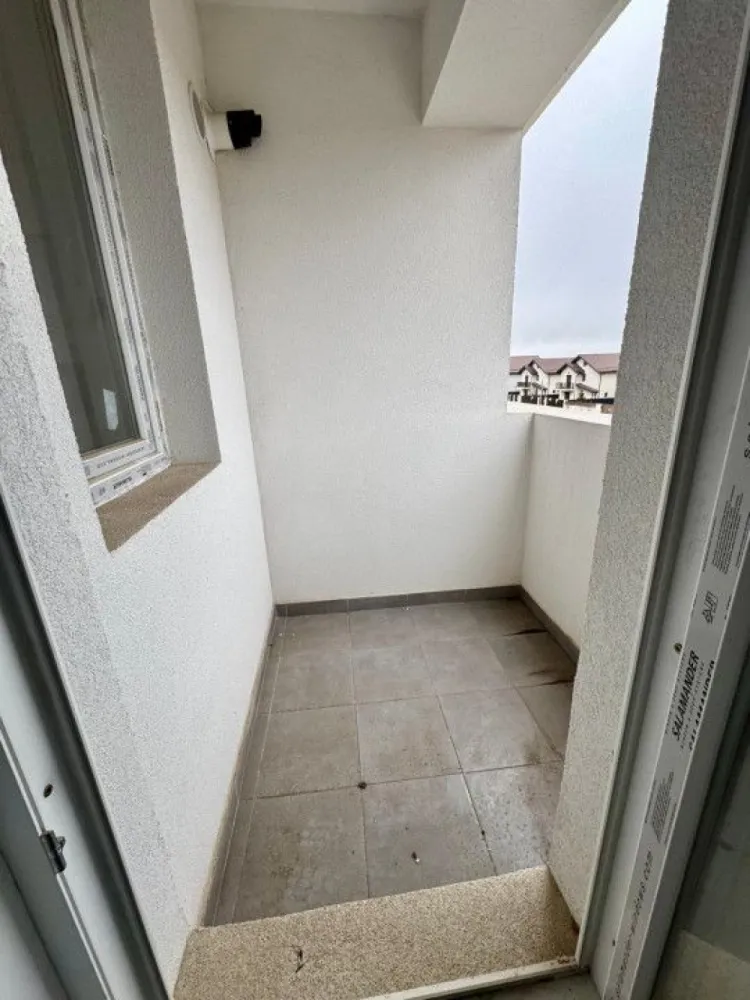 Garsoniera cartier Militari Residence - mutare imediata!! - Garsonieră decomandată de vânzare – Militari Residence | Etaj intermediar | Bloc cu lift

Vă propunem spre vânzare o garsonieră situată în Militari Residence, într-un imobil modern cu regim mic de înălțime (P+3), ideală atât pentru locuit, cât și pentru investiție.

Locuința este decomandată, oferind o compartimentare eficientă și un plus de confort. Este amplasată la un etaj intermediar, poziție ideală pentru un echilibru optim între accesibilitate și liniște.

Blocul este prevăzut cu lift, un avantaj important pentru acest tip de imobil, asigurând acces facil indiferent de etaj.

Caracteristici principale:

Compartimentare decomandată
Etaj intermediar
Bloc P+3 (regim mic de înălțime)
Lift în imobil
Zonă în plină dezvoltare, cu acces rapid către magazine, transport și facilități

Această proprietate reprezintă o alegere practică pentru cei care caută un spațiu bine organizat, într-o zonă accesibilă și în continuă dezvoltare.