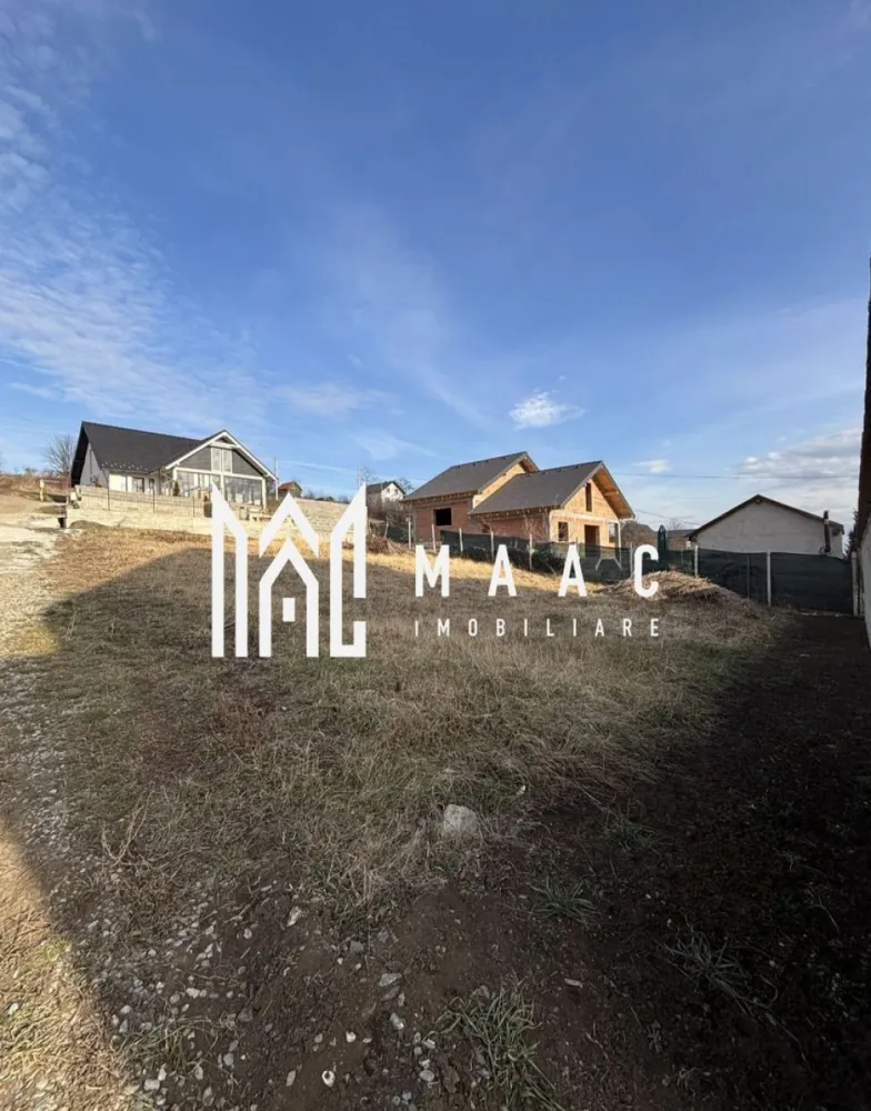 Teren Intravilan + Proiect Duplex | Șura Mare - MAAC Imobiliare vă propune spre vânzare un teren cu proiect in derulare pentru construcția a două imobile- Duplex. Terenul beneficiază de toate utilitățile necesare: gaz, apă, electricitate, fiind perfect pregătit pentru dezvoltare imediată. 
 
-Suprafață totală: 596 mp (464 mp construibil + cota din drum) 
-Deschidere front stradal: 27 ml 
- Poziționat într-o zonă rezidențială, liniștită 
- Acces facil și infrastructură dezvoltată 
- Potențial ridicat de valorificare

Pentru mai multe informații, specificați ca ați văzut anunțul cu ID: CP2489100