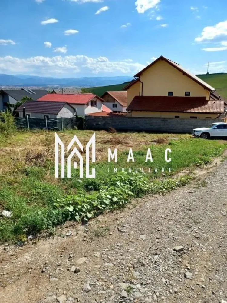Teren Intravilan + Proiect Duplex | Șura Mare - MAAC Imobiliare vă propune spre vânzare un teren cu proiect in derulare pentru construcția a două imobile- Duplex. Terenul beneficiază de toate utilitățile necesare: gaz, apă, electricitate, fiind perfect pregătit pentru dezvoltare imediată. 
 
-Suprafață totală: 596 mp (464 mp construibil + cota din drum) 
-Deschidere front stradal: 27 ml 
- Poziționat într-o zonă rezidențială, liniștită 
- Acces facil și infrastructură dezvoltată 
- Potențial ridicat de valorificare

Pentru mai multe informații, specificați ca ați văzut anunțul cu ID: CP2489100
