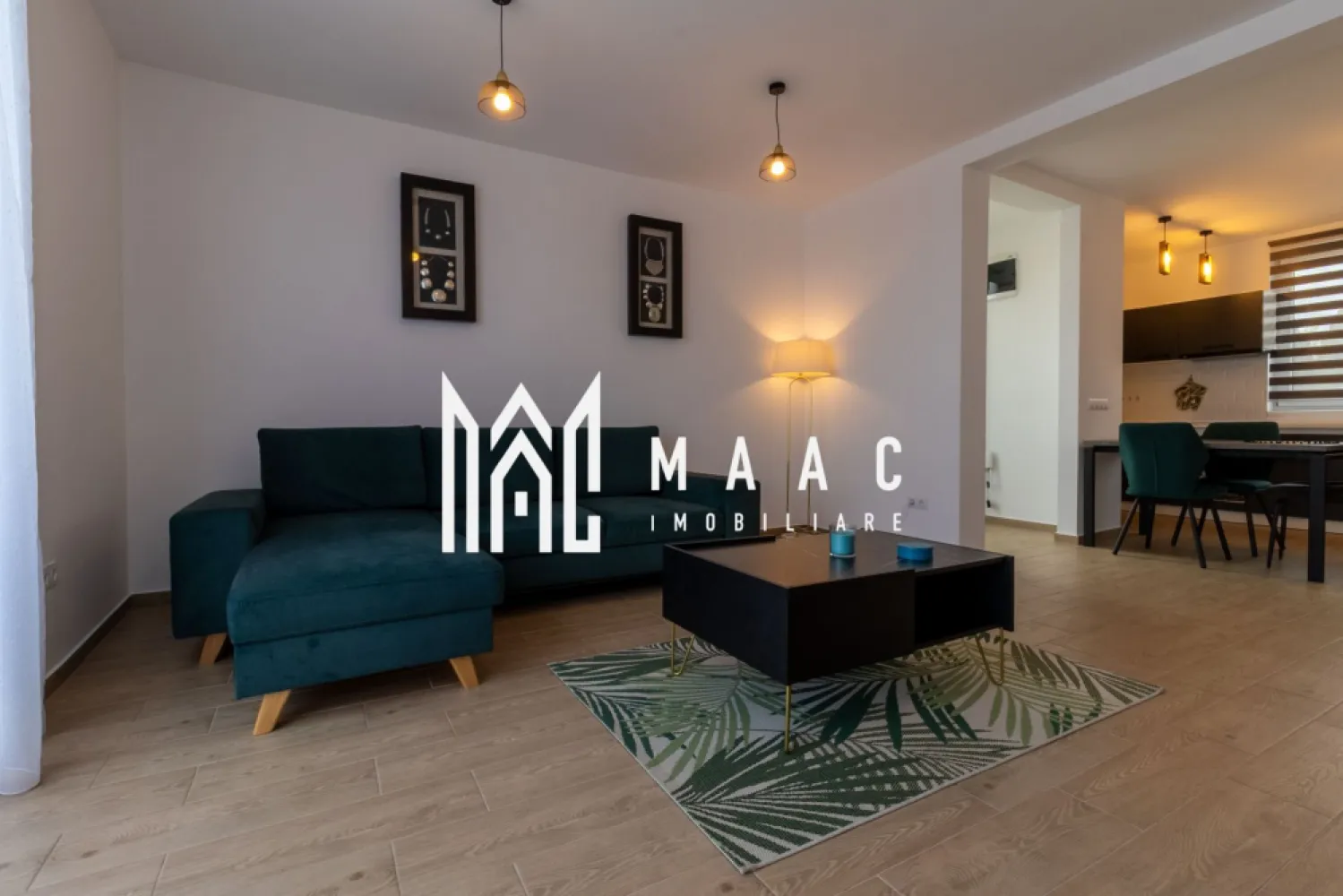 Casa 4 camere | 90 mpu | curte 265 mpu | 2 Parcari | 2 Bai - MAAC Imobiliare vă propune în exclusivitate o casă modernă situată strategic la intrarea în Cisnădie, într-o zonă cu acces facil către toate punctele de interes din Sibiu, ideală pentru cei care caută o locuință echilibrată între funcționalitate, intimitate și confort contemporan. Proprietatea beneficiază de poziționare excelentă, acces rapid către oraș și liniștea specifică unei comunități rezidențiale bine conturate.

Locuința este dispusă pe parter și etaj, având o compartimentare eficientă, adaptată nevoilor unei familii moderne sau unui cuplu tânăr aflat la început de drum. Suprafața utilă este de 90 mp, suprafața desfășurată de 125 mp, iar terenul total măsoară 265 mp și este împrejmuit, oferind siguranță și intimitate.

Compartimentarea interioară este practică și bine optimizată:
-Living generos cu bucătărie open-space
-3 dormitoare bine proporționate
-2 băi complet echipate (cadă și duș)

Confortul termic este asigurat prin încălzire în pardoseală, iar tâmplăria PVC cu geam termopan contribuie la eficiența energetică a imobilului. Finisajele moderne și electrocasnicele incluse completează standardul actual al locuinței, oferind un spațiu pregătit pentru mutare.

Curtea proprie dispune de funcționalitate excelentă, fiind potrivită pentru amenajarea unui spațiu de joacă pentru copii, zonă de grătar sau relaxare în aer liber. În fața casei sunt disponibile 2 locuri de parcare, asigurând confort și acces imediat.

Un avantaj important al proprietății îl reprezintă poziționarea între două loturi neconstruibile, unul dintre ele fiind parcare, aspect ce garantează intimitate și liniște. Casa beneficiază de vedere spre munte, stradă asfaltată, iluminat public și acces rapid la transport, elemente esențiale pentru un stil de viață echilibrat.

Amplasată la intrare în Cisnădie, proprietatea permite acces rapid către Sibiu, oferind în același timp avantajele unei zone rezidențiale aerisite, cu potențial și dezvoltare constantă.

Pentru mai multe detalii, vă rugăm să precizați telefonic că ați văzut anunțul cu ID:CP2488253