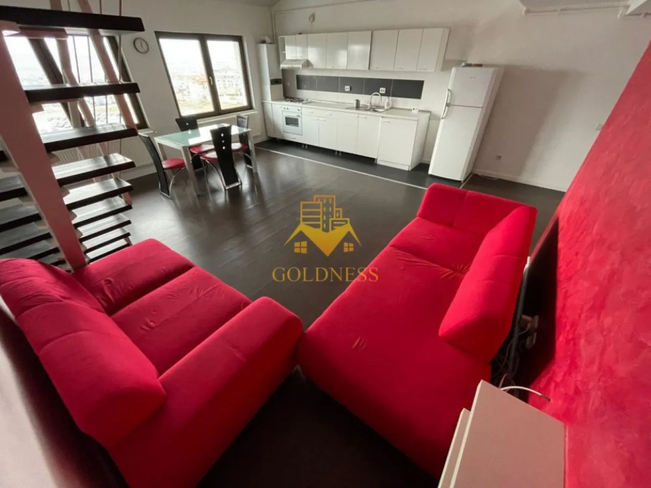 3 camere,modern,bloc nou, Calea Turzii zona Leroy Merlin, OMV, Scoda - Goldness Imobiliare va ofera spre vanzare apartament cu 3 camere in construcție nouă, situat in cartierul ZORILOR zona Calea Turzii - Buna Ziua. Apartamentul are o suprafata utila de 100 mp si este pozitionat ultimul nivel, in bloc apartamente cu regim de inaltime P+5E, construit in 2008, cu izolație exterioară. Este un apartament decomandat, confort sporit. Este cu dispunere pe doua nivele. La primul nivel are bucatarie open space, living, hol acces, o baie, scara, in SU de cca 66 mp. La cel de-al doilea nivel sunt cele doua dormitoare, in SU de cca 34 mp, ambele avand geamuri velux. In interior este finisat modern. Se vinde parțial mobilat. Imobilul dispune si de centrală proprie, ferestre termopan, parchet laminat,faianta/gresie modernă, usa de intrare metalica. Imobilul din care face parte este localizat in vecinatatea mijloacelor de transport in comun. Apartamentul face impresie foarte buna, e luminos si bine ingrijit.