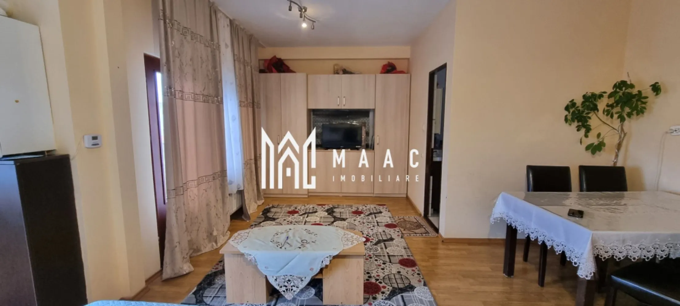 Apartament 2 etaje I 2 camere I 58 mp I Intabulat I Turnișor - Descoperiți acest apartament spațios și bine compartimentat, situat la etajul 5 al unui bloc din cartierul Turnișor! Cu o suprafață totală de 57 mp, acest apartament dispus pe două niveluri, impresionează prin luminozitate, confort și acces facil către punctele de interes ale orașului. 

 Caracteristici principale
Suprafață totală: 57 mp, distribuită pe două etaje, cu scară interioară. 
Mansardare realizată în 2008 – lucrare de calitate, cu pod și pereți izolați. 
Intabulat pe ambele etaje, achiziție posibilă cash sau prin credit bancar. 

Compartimentare eficientă 
- Primul nivel: Hol de acces, living generos cu bucătărie open space, baie cu geam de aerisire și cadă, balcon de 3 mp 
- Al doilea nivel: hol spațios, cu dressing de 9 mp , dormitor confortabil 

Beneficii & Localizare
Se predă așa cum se vede în poze – mobilat și utilat. 
Situat în cartierul Turnișor, în proximitatea magazinelor, stațiilor de transport în comun și cu acces facil către oraș și zona de Vest. 
O oportunitate ideală pentru cei care caută un apartament luminos, bine poziționat și cu un raport excelent între spațiu și preț! 

Contactați echipa MAAC Imobiliare pentru mai multe detalii și programarea unei vizionări, specificând ID CP2464124