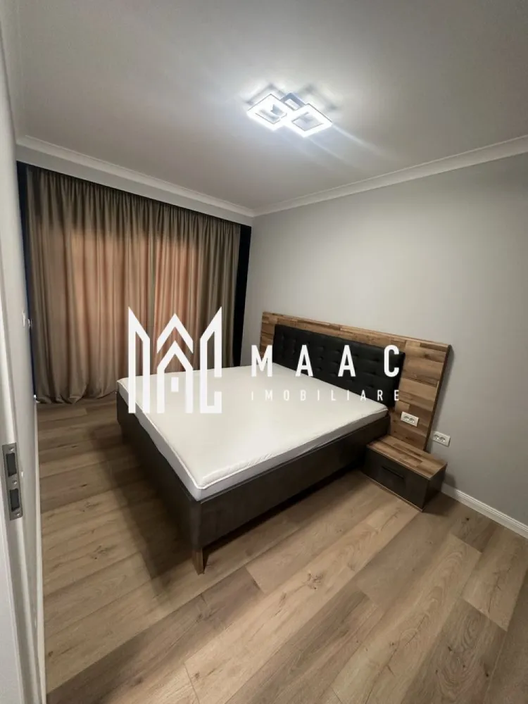 Apartament 2 Camere Tip Studio | 41MPU | Gradina | D.Stanca - MAAC Imobiliare va propune spre vanzare o oportunitate perfectă pentru locuință modernă sau investiție! Situat într-o zona de D.Stanca( in spate la Dedeman) pe stradă privată cu barieră, acest apartament nou oferă un mix ideal de confort, calitate și eficiență energetică.

Caracteristici principale:
Suprafață utilă: 41 mp
Compartimentare inteligentă:

Living open-space cu bucătărie

Dormitor spațios Mobexpert + Saltea Premium

Baie modernă

Debara pentru extra depozitare

Balcon + Grădină proprie

Dotări & Beneficii:
Bucătărie MDF complet echipată: mașină de spălat vase, cuptor, plită, hotă, frigider
Living confortabil: TV, canapea premium
Încălzire în pardoseală – Eficiență energetică maximă
Geamuri Rehau cu 3 straturi de sticlă – Izolare termică și fonică excelentă
Apartament nou – Finisaje și mobilier de înaltă calitate
Loc de parcare inclus – Siguranță și comoditate
Zonă liniștită

Preț: 110.000 € 
 Contactează MAAC Imobiliare pentru mai multe detalii și programarea unei vizionări specificand ID:CP2462459