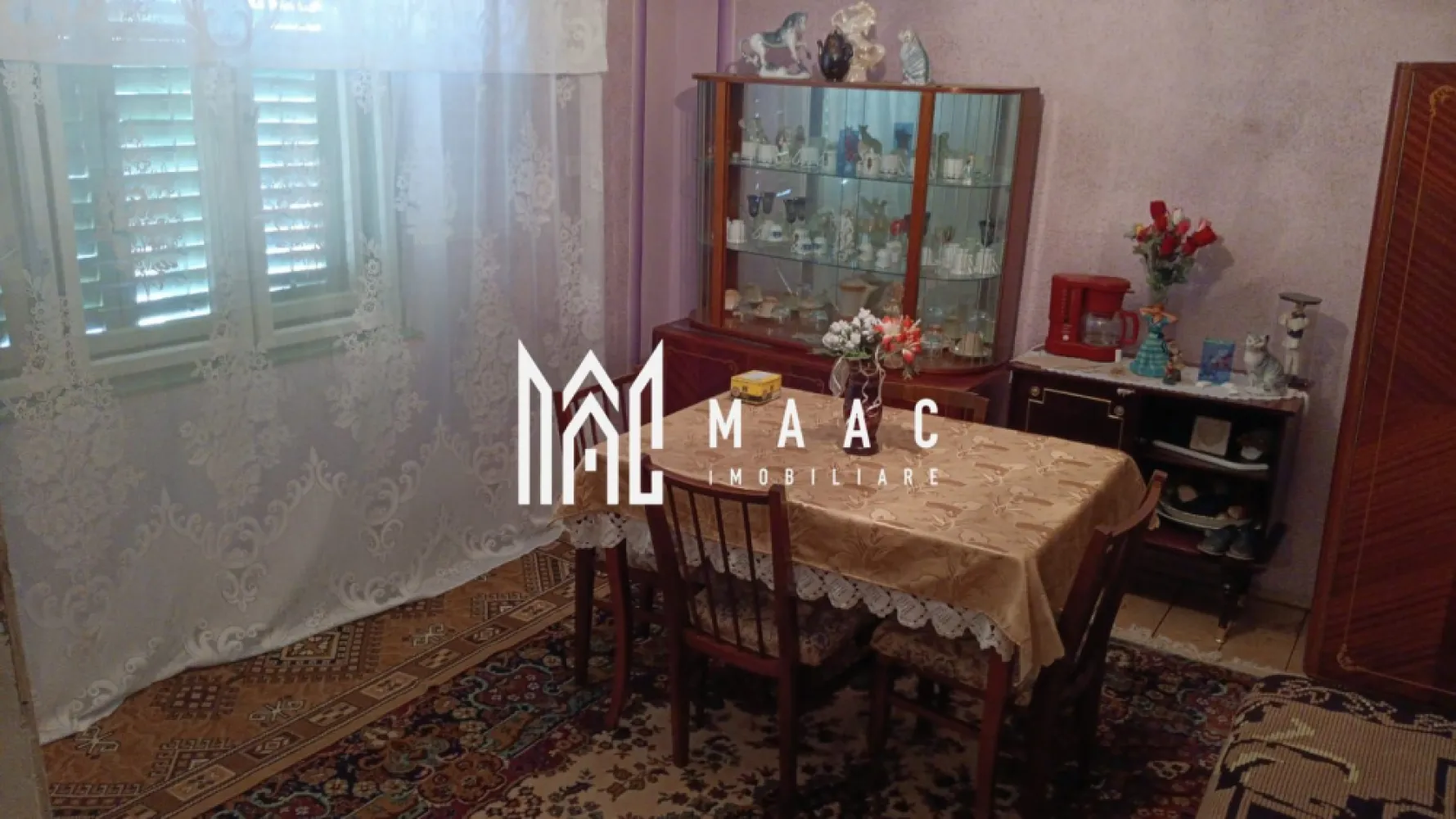 Casa 4 camere | Teren 2000 | Alțâna - MAAC Imobiliare vă propune spre vânzare o casă individuală, situată în comuna Alțâna, un pitoresc sat săsesc cu istorie bogată, aflat la doar 30 de minute de Sibiu.

Casa are o suprafață utilă de 96 mp la parter si etaj, cu 4 camere

Terenul aferent proprietății are o suprafață de 2.000 mp, fiind compartimentat într-o zonă verde generoasă și o curte spațioasă, ideală pentru relaxare sau activități gospodărești.

Casa dispune de bucătărie de vară, pivniță, cămară și alte dependințe.

Dotări și utilități:

Gaz, apă, curent

Canalizare la poarta

Caile de acces pana la proprietate sunt asfaltate. Acces Auto 

Alțâna este o zonă liniștită, cu peisaje pitorești și aer curat, ideală pentru o locuință de familie sau o casă de vacanță.

Pentru mai multe detalii precizati telefonic ca ati vazut anuntul cu ID: CP2461845