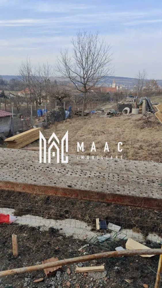 Teren de vanzare | Intravilan | Cisnădie | 620 Mp | - MAAC Imobiliare vă oferă un teren intravilan de 620 mp în Cisnădie, cu ieșire spre Tocile, într-o zonă frumoasă, unde toate utilitățile sunt 

disponibile. În zonă sunt construite case, ceea ce oferă un ambient plăcut și liniștit. 

Pentru mai multe detalii, vă rugăm să ne contactați specificând ID: CP2461065