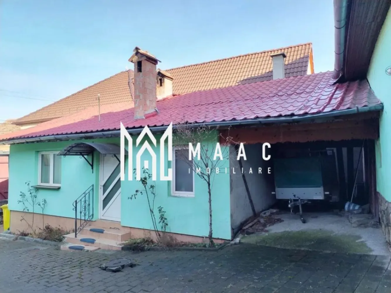 Casa Individuala I Teren 490mp I Acces auto I Rasinari - Va propunem spre vanzare o casa individuala situata in Rasinari.

Locuinta este compusa din 3 corpuri:
 -corp 1: hol intrare, 2 corpuri, pivnita
 -corp 2: hol, dormitor, bucatarie, bsie
 -corp 3: bucatarie, baie, camara.

Curte pavata.

Proprietatea dispune de sura, spati de depozitare, garaj.

Disponibil imediat.

Facilitati: Acces rapid la mijloace de transport in comun, magazine, farmacii, si spati verzii.

Pentru mai multe detalii precizati telefonic ca ati vazut anuntul cu:ID: CP2460847