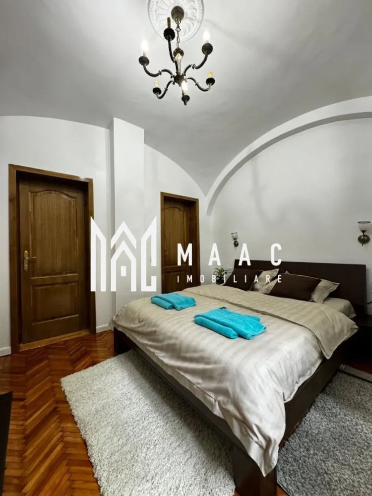 Afacere la cheie | 3 Garsoniere | Ultracentral - MAAC Imobiliare vă oferă spre vânzare 3 unități individuale care funcționează în regim hotelier.

Locuințele sunt situate în centrul Sibiului și sunt ideale pentru investiție. 

Apartament la parter: 3 camere, 3 bucătării, 3 băi, toate cu intrări separate, amplasate într-o curte comună.

Terasa mică la intrare, perfectă pentru relaxare.

Fiecare unitate este renovata, mobilata si utilata, si beneficiază de centrală termică proprie și contorizare separată, oferind confort și eficiență energetică.

Mobilier nou, perfect pentru a asigura confortul celor care vor locui sau închiria aceste spații.

Pentru mai multe detalii sau pentru a programa o vizionare, vă rugăm să ne contactați specificand ID:CP2455731