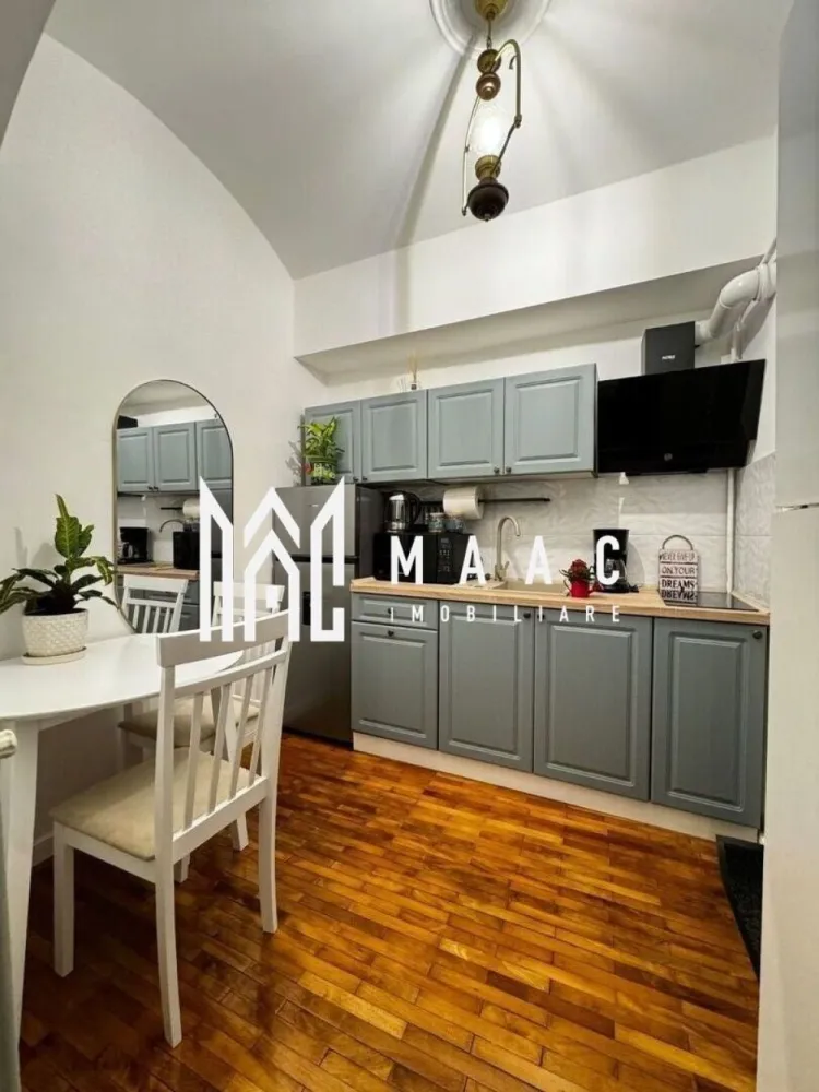 Afacere la cheie | 3 Garsoniere | Ultracentral - MAAC Imobiliare vă oferă spre vânzare 3 unități individuale care funcționează în regim hotelier.

Locuințele sunt situate în centrul Sibiului și sunt ideale pentru investiție. 

Apartament la parter: 3 camere, 3 bucătării, 3 băi, toate cu intrări separate, amplasate într-o curte comună.

Terasa mică la intrare, perfectă pentru relaxare.

Fiecare unitate este renovata, mobilata si utilata, si beneficiază de centrală termică proprie și contorizare separată, oferind confort și eficiență energetică.

Mobilier nou, perfect pentru a asigura confortul celor care vor locui sau închiria aceste spații.

Pentru mai multe detalii sau pentru a programa o vizionare, vă rugăm să ne contactați specificand ID:CP2455731