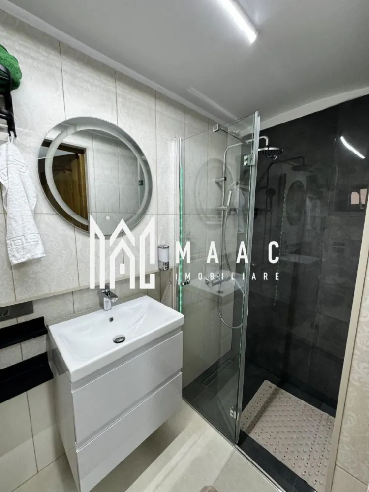 Afacere la cheie | 3 Garsoniere | Ultracentral - MAAC Imobiliare vă oferă spre vânzare 3 unități individuale care funcționează în regim hotelier.

Locuințele sunt situate în centrul Sibiului și sunt ideale pentru investiție. 

Apartament la parter: 3 camere, 3 bucătării, 3 băi, toate cu intrări separate, amplasate într-o curte comună.

Terasa mică la intrare, perfectă pentru relaxare.

Fiecare unitate este renovata, mobilata si utilata, si beneficiază de centrală termică proprie și contorizare separată, oferind confort și eficiență energetică.

Mobilier nou, perfect pentru a asigura confortul celor care vor locui sau închiria aceste spații.

Pentru mai multe detalii sau pentru a programa o vizionare, vă rugăm să ne contactați specificand ID:CP2455731