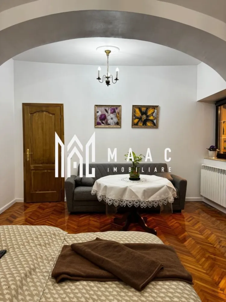 Afacere la cheie | 3 Garsoniere | Ultracentral - MAAC Imobiliare vă oferă spre vânzare 3 unități individuale care funcționează în regim hotelier.

Locuințele sunt situate în centrul Sibiului și sunt ideale pentru investiție. 

Apartament la parter: 3 camere, 3 bucătării, 3 băi, toate cu intrări separate, amplasate într-o curte comună.

Terasa mică la intrare, perfectă pentru relaxare.

Fiecare unitate este renovata, mobilata si utilata, si beneficiază de centrală termică proprie și contorizare separată, oferind confort și eficiență energetică.

Mobilier nou, perfect pentru a asigura confortul celor care vor locui sau închiria aceste spații.

Pentru mai multe detalii sau pentru a programa o vizionare, vă rugăm să ne contactați specificand ID:CP2455731