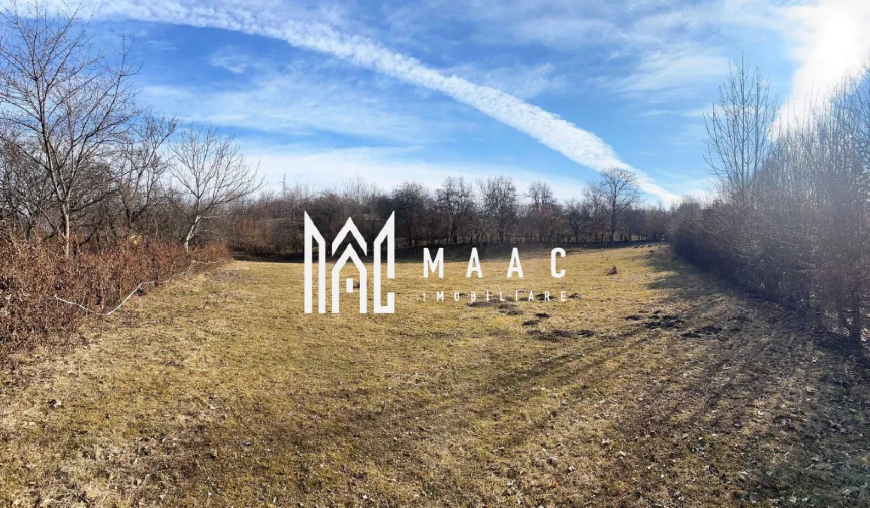 Teren | Intravilan I 2300 MP I Utilitati | Rasinari - MAAC Imobiliare vă propune spre vânzare un teren intravilan situat în zona Rășinari, într-un cadru natural deosebit, înconjurat de livezi cu pomi fructiferi și cu o priveliște panoramică superbă către munți. Proprietatea este ideală atât pentru investiție, cât și pentru dezvoltarea unei case de vacanță sau a unui proiect turistic într-una dintre cele mai apreciate zone din apropierea Sibiului.

Terenul beneficiază de o deschidere generoasă de 68 ml și este amplasat într-o zonă liniștită, cu aer curat și acces facil către principalele puncte de interes din împrejurimi. Proprietatea dispune de PUZ aprobat, este intabulată și permite construcție cu regim de înălțime P+1+M, oferind multiple posibilități de dezvoltare pentru proiecte rezidențiale sau turistice.

Poziționarea avantajoasă permite acces rapid către municipiul Sibiu, terenul aflându-se la aproximativ 20 de minute cu mașina de centrul orașului și la 25 de minute de Stațiunea Păltiniș, una dintre cele mai căutate destinații montane din județ.

Utilitățile sunt în apropiere, stâlpul de curent fiind amplasat la marginea parcelei, iar gazul, apa și canalizarea se află la aproximativ 100 de metri, facilitând racordarea și dezvoltarea viitorului proiect.

Proprietatea este pretabilă pentru:
-Casă de vacanță
-Cabana
-Căsuțe tip A-frame
-Investiție turistică sau rezidențială

Datorită amplasării excelente, cadrului natural spectaculos și potențialului ridicat de dezvoltare, acest teren reprezintă o oportunitate foarte bună pentru investiții în zona Rășinari.

Pentru mai multe detalii sau programarea unei vizionări, vă rugăm să menționați telefonic că ați văzut anunțul cu CP2432293.
