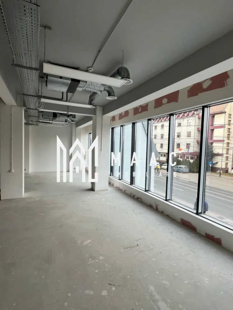 Spatiu birouri | Etaj 2 | 200 MP | Lift | Zona Garii - MAAC Imobiliare va propune un spațiu de birouri de închiriat in Zona Garii, Promenada Mall, Sibiu.

Acces facil către transportul public și principalele artere ale orașului.

Caracteristici:
Disponibilitate: Etajul 2 și Etajul 3
Se pot inchiria separat sau impreuna
Suprafață utilă per etaj: 200 mp open space
Compartimentare: Open space cu două grupuri sanitare
Pretabil pentru orice tip de activitate.

Parcare:
Locuri de parcare disponibile atât în fața, cât și în spatele clădirii
Fiecare etaj beneficiază de trei locuri de parcare subterane incluse în preț.

Facilități și dotări:
Încălzire și răcire prin ventiloconvectoare
Autorizatie ISU, clădire sigură și conformă cu toate normele
Lift de opt persoane
Sisteme de securitate cu supraveghere video și sisteme antiefracție
Fațadă ventilată
Spațiul se predă la cheie, gata de utilizare fără investiții suplimentare.

Condiții financiare:
Prețul include trei locuri de parcare subterane
La preț se adaugă TVA
Ultimele spații disponibile

Clădirea are patru etaje, ultimul etaj fiind penthouse
Mai sunt disponibile doar etajele doi și trei.

Pentru mai multe detalii precizati telefonic ca ati vazut anuntul cu ID: CP2404492
