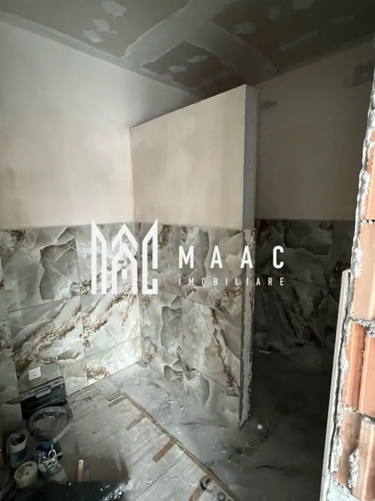 Spatiu birouri | Etaj 2 | 200 MP | Lift | Zona Garii - MAAC Imobiliare va propune un spațiu de birouri de închiriat in Zona Garii, Promenada Mall, Sibiu.

Acces facil către transportul public și principalele artere ale orașului.

Caracteristici:
Disponibilitate: Etajul 2 și Etajul 3
Se pot inchiria separat sau impreuna
Suprafață utilă per etaj: 200 mp open space
Compartimentare: Open space cu două grupuri sanitare
Pretabil pentru orice tip de activitate.

Parcare:
Locuri de parcare disponibile atât în fața, cât și în spatele clădirii
Fiecare etaj beneficiază de trei locuri de parcare subterane incluse în preț.

Facilități și dotări:
Încălzire și răcire prin ventiloconvectoare
Autorizatie ISU, clădire sigură și conformă cu toate normele
Lift de opt persoane
Sisteme de securitate cu supraveghere video și sisteme antiefracție
Fațadă ventilată
Spațiul se predă la cheie, gata de utilizare fără investiții suplimentare.

Condiții financiare:
Prețul include trei locuri de parcare subterane
La preț se adaugă TVA
Ultimele spații disponibile

Clădirea are patru etaje, ultimul etaj fiind penthouse
Mai sunt disponibile doar etajele doi și trei.

Pentru mai multe detalii precizati telefonic ca ati vazut anuntul cu ID: CP2404492