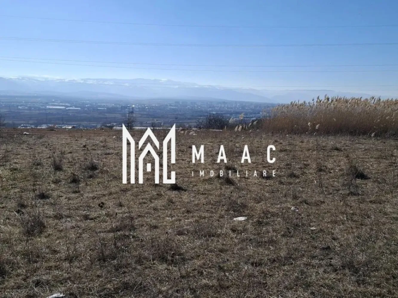 Teren Extravilan I 3400mp I Intabulat I Zona Dealul Daii - MAAC Imobiliare propune spre vânzare un teren extravilan cu suprafața de 3400 mp, situat în zona Dealul Daii, la o distanță de aproximativ 5 km de municipiul Sibiu.

Caracteristici principale:

Suprafață totală: 3400 mp

Regim juridic: extravilan, intabulat, liber de sarcini

Acces: drum practicabil, acces auto facil

Alte detalii: posibilitate de parcelare și inițiere demersuri pentru schimbare de destinație

Context investițional: Zona Dealul Daii se află într-un perimetru cu potențial de dezvoltare pe termen mediu și lung, având avantajul proximității față de Sibiu, dar și al deschiderii către proiecte viitoare. Terenul poate fi valorificat atât ca lot individual, cât și prin parcelare, în funcție de planul de investiție.

📞 Pentru detalii suplimentare sau programarea unei vizionări, vă rugăm să ne contactați la 0722 622 403 și să menționați ID-ul CP2391846.

MAAC Imobiliare – pentru că meriți maacsim.