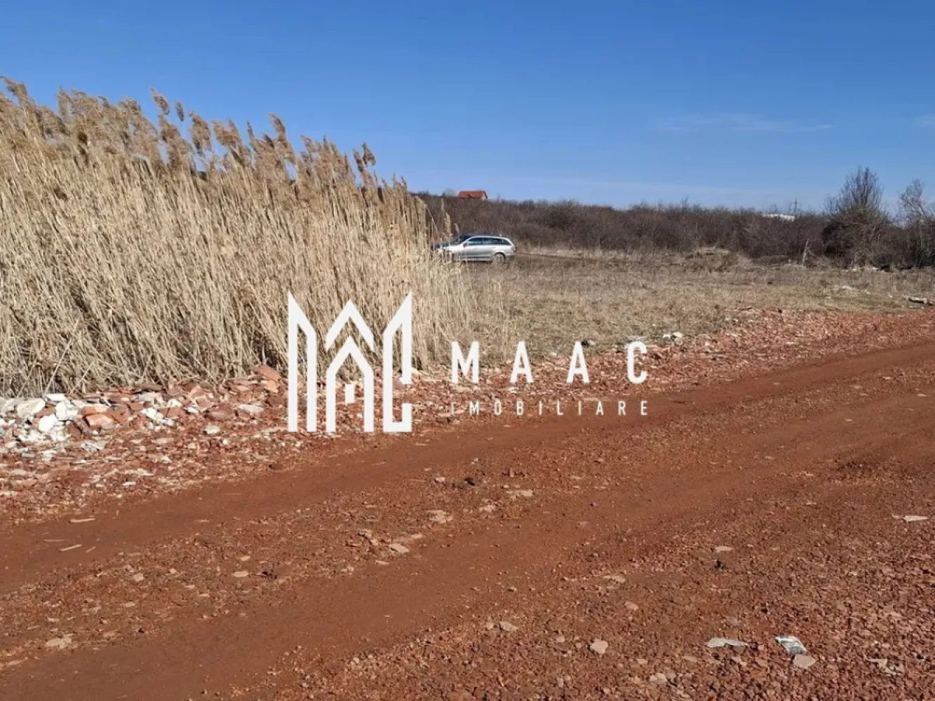 Teren Extravilan I 3400mp I Intabulat I Zona Dealul Daii - MAAC Imobiliare propune spre vânzare un teren extravilan cu suprafața de 3400 mp, situat în zona Dealul Daii, la o distanță de aproximativ 5 km de municipiul Sibiu.

Caracteristici principale:

Suprafață totală: 3400 mp

Regim juridic: extravilan, intabulat, liber de sarcini

Acces: drum practicabil, acces auto facil

Alte detalii: posibilitate de parcelare și inițiere demersuri pentru schimbare de destinație

Context investițional: Zona Dealul Daii se află într-un perimetru cu potențial de dezvoltare pe termen mediu și lung, având avantajul proximității față de Sibiu, dar și al deschiderii către proiecte viitoare. Terenul poate fi valorificat atât ca lot individual, cât și prin parcelare, în funcție de planul de investiție.

📞 Pentru detalii suplimentare sau programarea unei vizionări, vă rugăm să ne contactați la 0722 622 403 și să menționați ID-ul CP2391846.

MAAC Imobiliare – pentru că meriți maacsim.