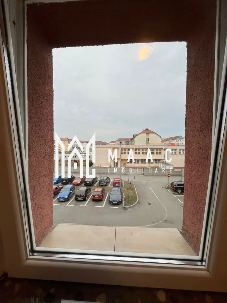 Apartament 3 camere | Etaj 2 | Balcon | Hipodrom 3 - MAAC Imobiliare vă propune spre închiriere un apartament cu 3 camere, situat la etajul 2 (intermediar), ideal pentru cei care își doresc un spațiu confortabil, bine compartimentat și pregătit pentru mutare imediată.

Locuința are o suprafață utilă de 65 mp și oferă un ambient plăcut, fiind potrivită atât pentru o familie, cât și pentru un cuplu.

Compartimentare:
Living spațios
Doua dormitoare
Bucătărie
Baie

Apartamentul se închiriază complet mobilat și utilat, fiind pregătit pentru mutare imediată, fără investiții suplimentare.

Avantaje:
Etaj 2 – poziție intermediară
65 mp utili
Compartimentare practică
Complet mobilat și utilat
Nu se accepta fumatori si animale de companie.

Pentru mai multe detalii sau programarea unei vizionări, nu ezitați să ne contactați specificand ID: CP3058144