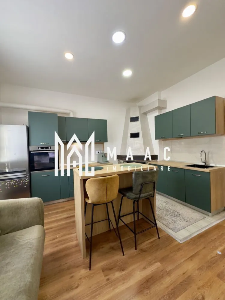 Apartament spațios la casă | renovat complet | cu curte comuna - MAAC Imobiliare vă propune spre vânzare un apartament la casă cu terasă, curte, pivniță și pod mansardabil | Zona Lupeni

Vă prezentăm un apartament la casă, spațios și luminos, situat în zona Lupeni, ideal atât pentru locuit, cât și pentru investiție. Proprietatea îmbină farmecul unei case cu avantajele unui apartament, oferind intimitate, spații generoase și multiple posibilități de amenajare.

Suprafața utilă este de 76 mp, la care se adaugă:
pivniță de aproximativ 30 mp
pod mansardabil, cu certificat de urbanism emis
terasă și curte proprie
Compartimentare:
hol generos
baie
bucătărie cu cămară
2 camere spațioase și luminoase
acces direct din a doua cameră către terasă și curte

Apartamentul a fost renovat în 2023, fiind realizate îmbunătățiri importante:
instalație electrică complet schimbată
centrală termică nouă
bucătărie realizată la comandă, complet mobilată și utilată
finisaje moderne și atent alese
Se predă parțial mobilat și utilat.

Avantaje care fac diferența:
la doar 10 minute de mers pe jos de Piața Mare
5 minute de Promenada Mall
școli, grădinițe, parc și magazine în imediata apropiere
terasă și curte – perfecte pentru relaxare, grătar sau timp petrecut cu familia
pivniță încăpătoare, ideală pentru depozitare
pod mansardabil cu potențial excelent de extindere
dressing mare în dormitor
șemineu pe lemne, care oferă un plus de confort și atmosferă
zonă liniștită, cu acces rapid către centrul orașului
locuință luminoasă, bine compartimentată și pregătită pentru mutare

Proprietatea este ideală pentru cei care își doresc liniștea unei case, fără să renunțe la avantajele unei locații apropiate de centru.

Pentru detalii suplimentare, consultanță sau programarea unei vizionări, va rugăm să ne contactati specificand ID: CP3070284