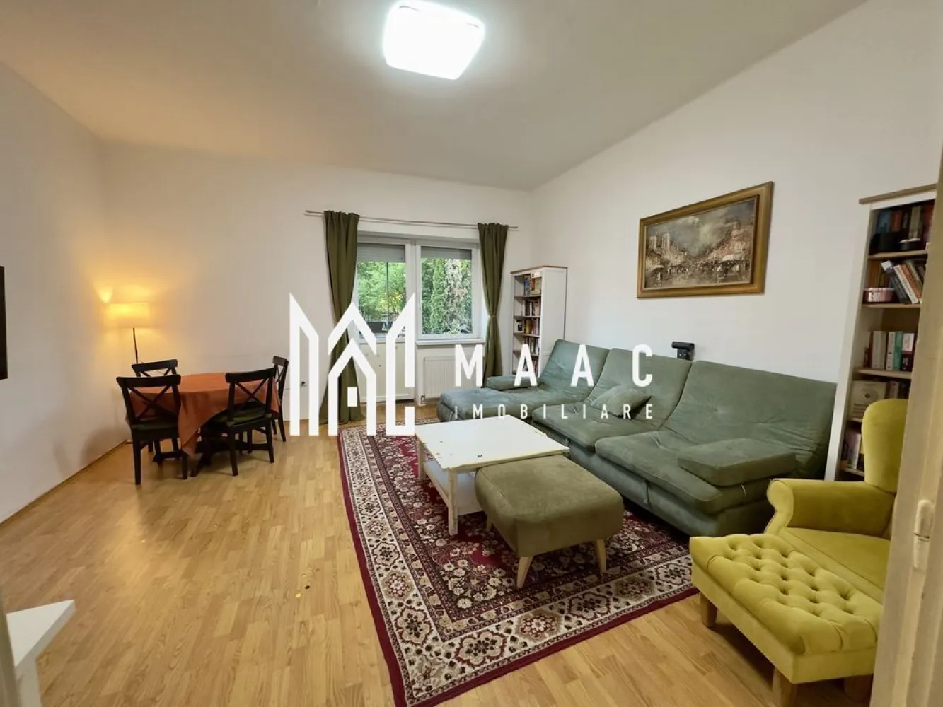 Apartament spațios la casă | renovat complet | cu curte comuna - MAAC Imobiliare vă propune spre vânzare un apartament la casă cu terasă, curte, pivniță și pod mansardabil | Zona Lupeni

Vă prezentăm un apartament la casă, spațios și luminos, situat în zona Lupeni, ideal atât pentru locuit, cât și pentru investiție. Proprietatea îmbină farmecul unei case cu avantajele unui apartament, oferind intimitate, spații generoase și multiple posibilități de amenajare.

Suprafața utilă este de 76 mp, la care se adaugă:
pivniță de aproximativ 30 mp
pod mansardabil, cu certificat de urbanism emis
terasă și curte proprie
Compartimentare:
hol generos
baie
bucătărie cu cămară
2 camere spațioase și luminoase
acces direct din a doua cameră către terasă și curte

Apartamentul a fost renovat în 2023, fiind realizate îmbunătățiri importante:
instalație electrică complet schimbată
centrală termică nouă
bucătărie realizată la comandă, complet mobilată și utilată
finisaje moderne și atent alese
Se predă parțial mobilat și utilat.

Avantaje care fac diferența:
la doar 10 minute de mers pe jos de Piața Mare
5 minute de Promenada Mall
școli, grădinițe, parc și magazine în imediata apropiere
terasă și curte – perfecte pentru relaxare, grătar sau timp petrecut cu familia
pivniță încăpătoare, ideală pentru depozitare
pod mansardabil cu potențial excelent de extindere
dressing mare în dormitor
șemineu pe lemne, care oferă un plus de confort și atmosferă
zonă liniștită, cu acces rapid către centrul orașului
locuință luminoasă, bine compartimentată și pregătită pentru mutare

Proprietatea este ideală pentru cei care își doresc liniștea unei case, fără să renunțe la avantajele unei locații apropiate de centru.

Pentru detalii suplimentare, consultanță sau programarea unei vizionări, va rugăm să ne contactati specificand ID: CP3070284