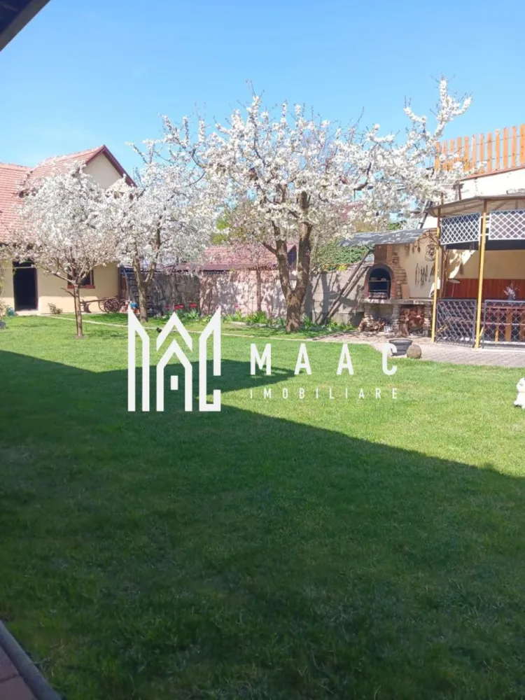 2 CASE DE VANZARE I MEDIAS I CENTRAL - Maac Imobiliare oferă spre vânzare, 2 case intr-o singură locație situată în centrul Mediașului, proprietăți deosebite.
Detaliile primei case:
- 5 camere luminoase si bine proporționate 
- bucătărie separată 
- 2 băi 
- hol
- balcon
- pivniță 
- curte cu filigorie, bucatarie de vara si zonă de grill
- suprafața utilă casă, parter, etaj si anexe= 140 mp
- total suprafață teren casă si garaj = 404 mp
- anul constructie: 1917 parterul, etajul a fost construit 1997

Finisaje:
* parter: uși de intrare și parchet din stejar natur, casa scării din stejar masiv
* etaj: uși și hol din stejar, camere cu dușumea din brad
* pod mansardabil (3 camere, aproximativ 45 mp, baie, holuri dressing. Este izolat cu vata minerala, posibilitate usoara de racordare la apa si canalizare, inaltimea la tavan 2,40 m.

In curte: fântână cu hidrofor

Proprietatea oferă un potențial excelent de amenajare și personalizare, păstrând în același timp avantajul unei locații centrale, cu acces rapid către punctele de interes: scoli, magazine, institutii...

Locuința este potrivită atât pentru familie, cât și pentru amenajare în regim mixt locuință si birou, cabinete sau alte activitati comerciale

Detaliile casei noi:
- 3 camere
- 1 birou
- 1 bucătărie 
- 2 holuri
- 2 băi 
- 1 dressing
- 1 balcon
- 1 pivniță 
- suprafata teren= 256 mp
- suprafața construită 74 mp
- anul construcției este 2018

Imobilele se vând împreună, dar se oferă și varianta separat, ele având extrase CF/ racordurile/ contorizările la utilități separate.

Variante:

- schimbul cu o casă cu 2-3 camere, stare tehnică bună, garaj sau acces auto, în zona centrală/semicentrală a Mediașului, cu plată diferență valorică.

- vânzare casă nouă la pretul de 130000 euro, negociabil și la solicitare și poate închiria sau cumpăra o boxă separată a garajului.

 

Pentru mai multe detalii sau programarea unei vizionari, anuntati telefonic CP3062289